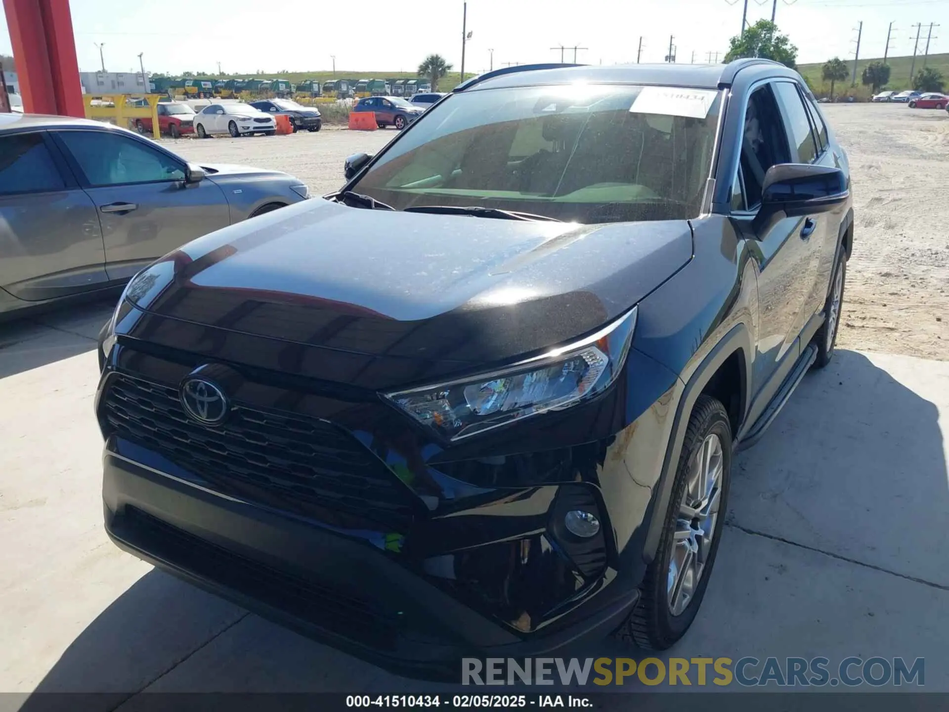2 Photograph of a damaged car 2T3C1RFVXKW023284 TOYOTA RAV4 2019
