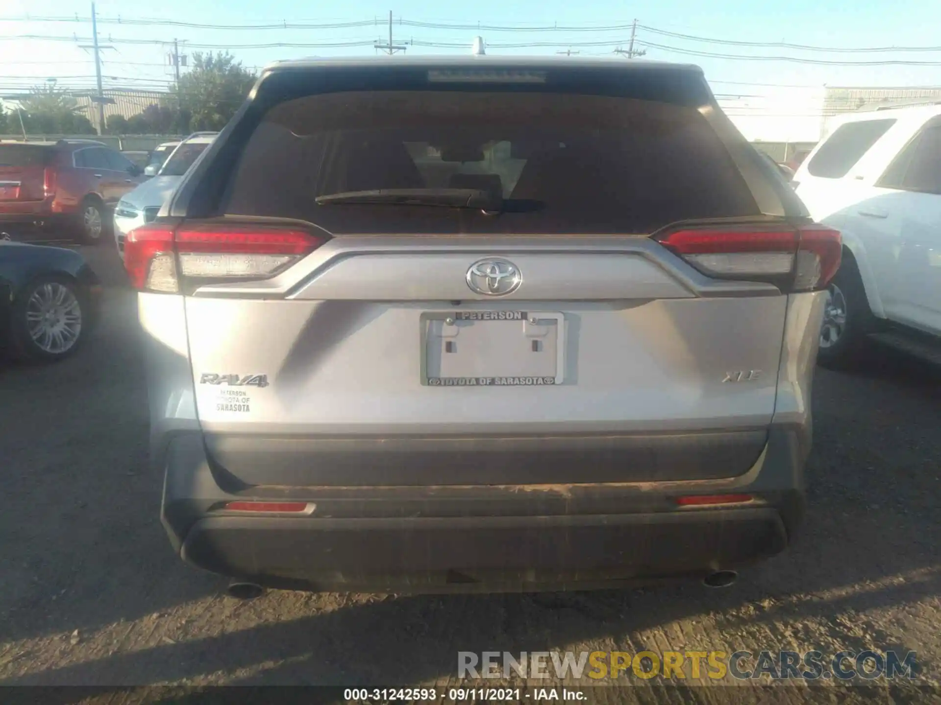 11 Photograph of a damaged car 2T3C1RFVXKW027688 TOYOTA RAV4 2019