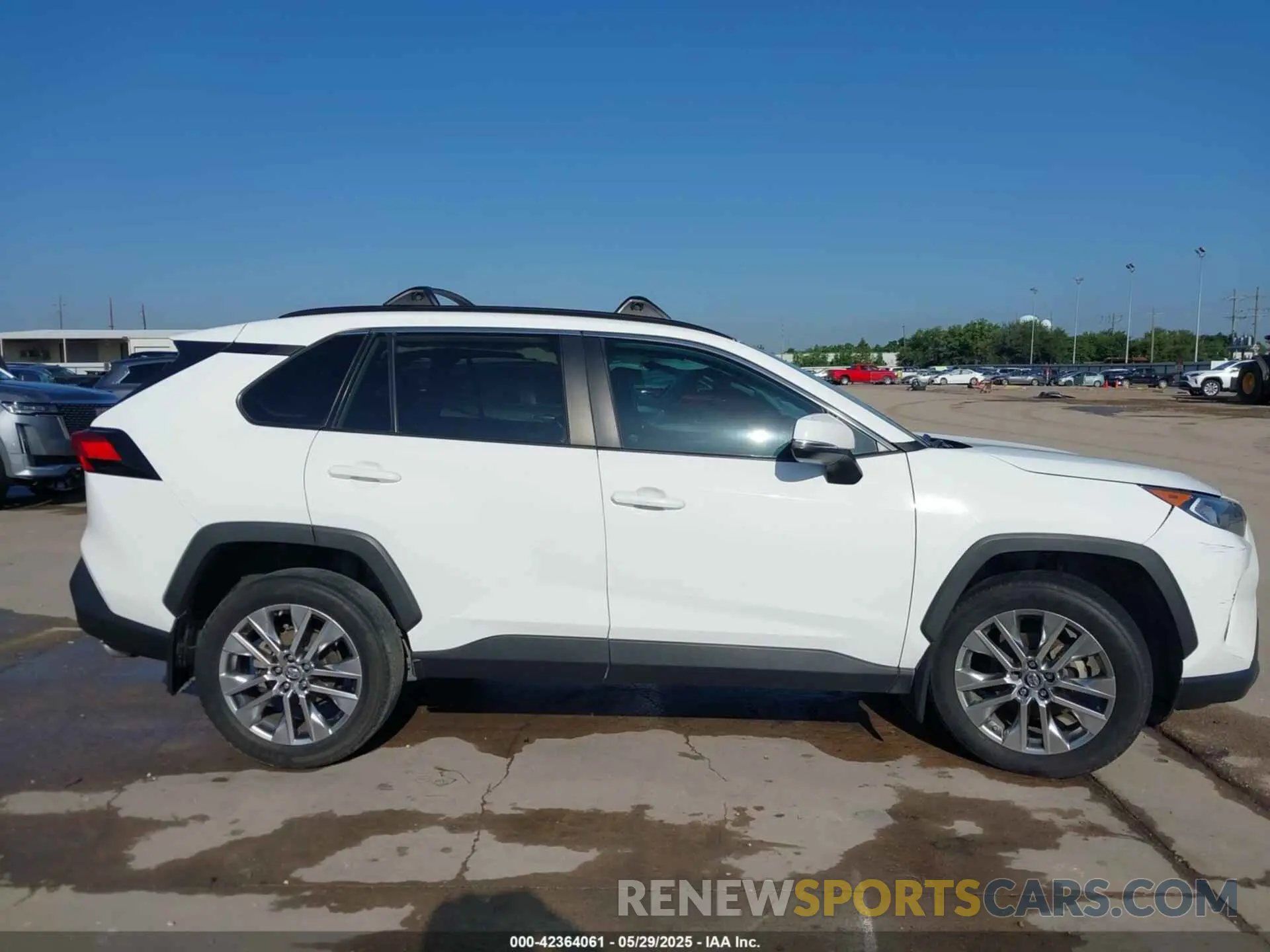13 Photograph of a damaged car 2T3C1RFVXKW047889 TOYOTA RAV4 2019