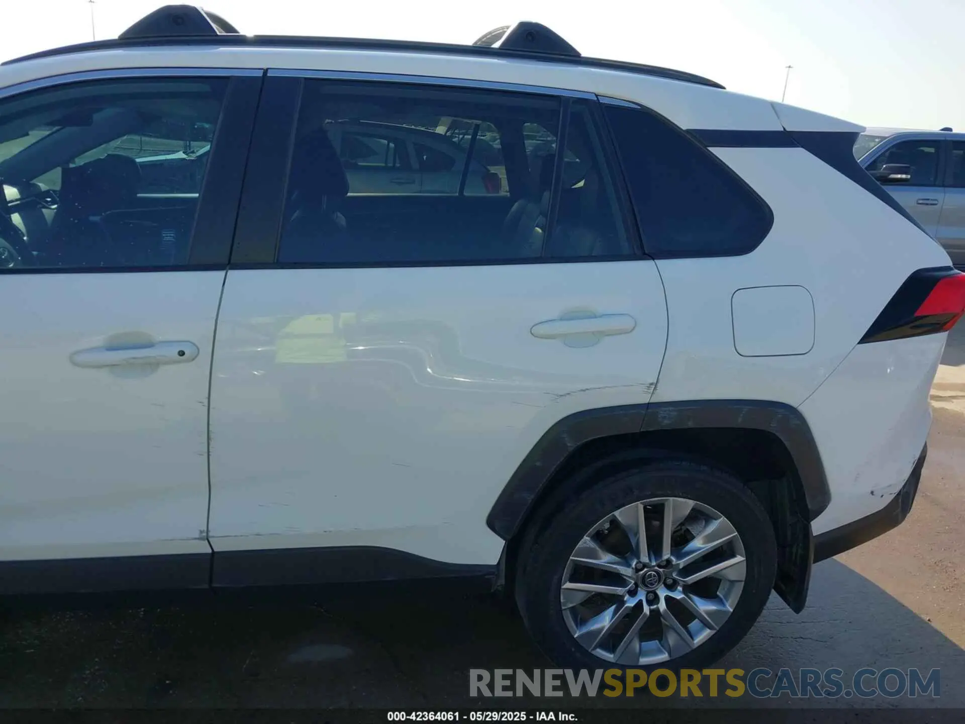 17 Photograph of a damaged car 2T3C1RFVXKW047889 TOYOTA RAV4 2019