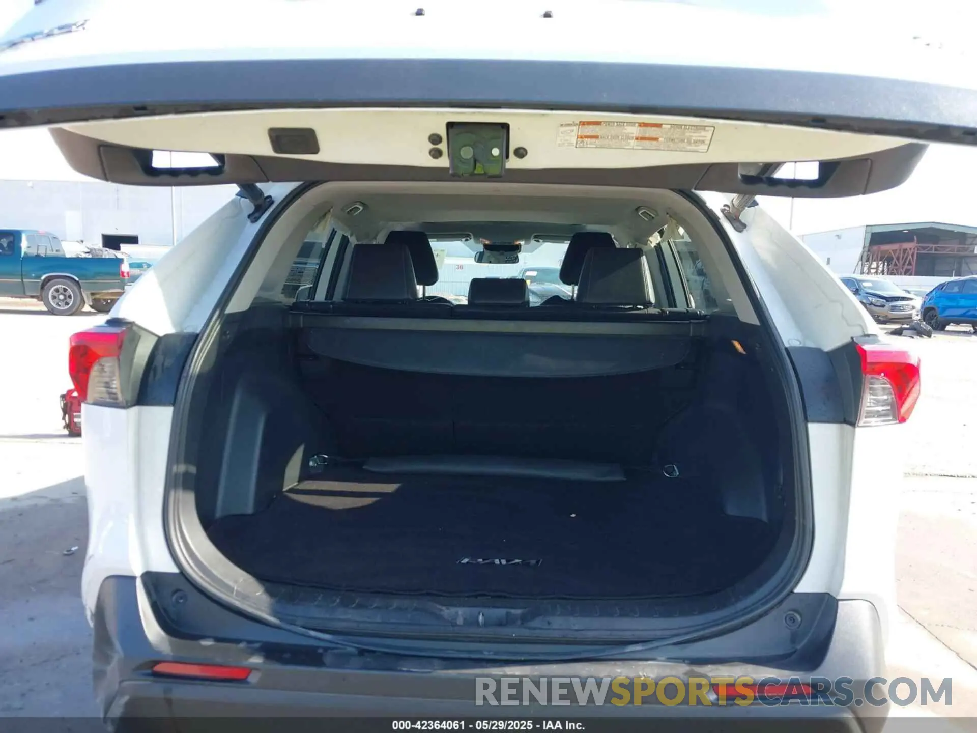 19 Photograph of a damaged car 2T3C1RFVXKW047889 TOYOTA RAV4 2019