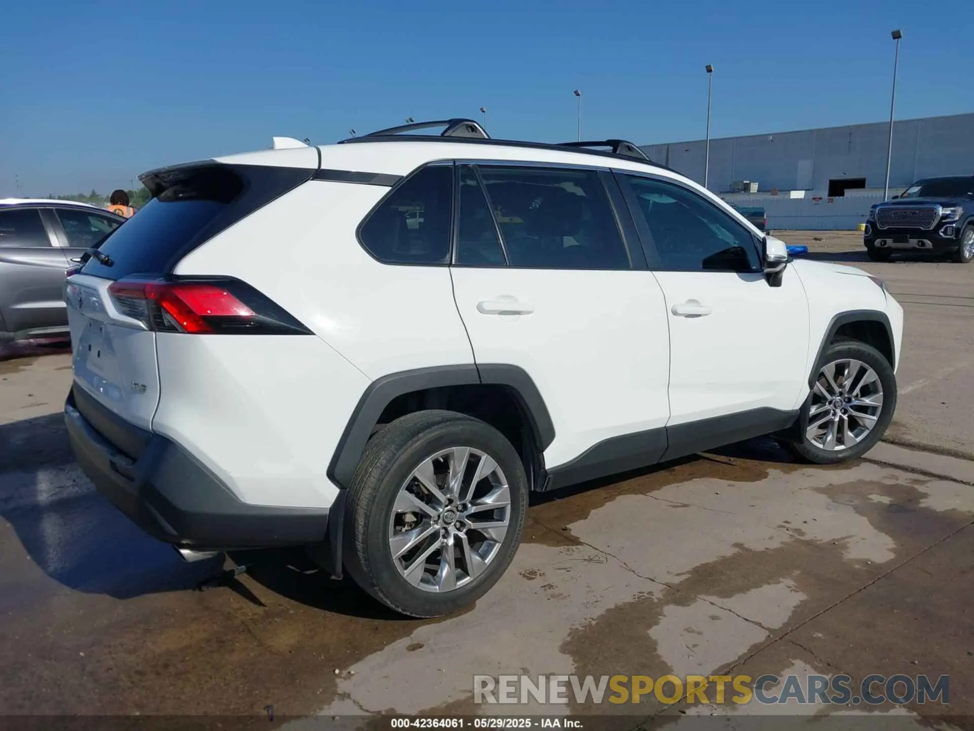 4 Photograph of a damaged car 2T3C1RFVXKW047889 TOYOTA RAV4 2019