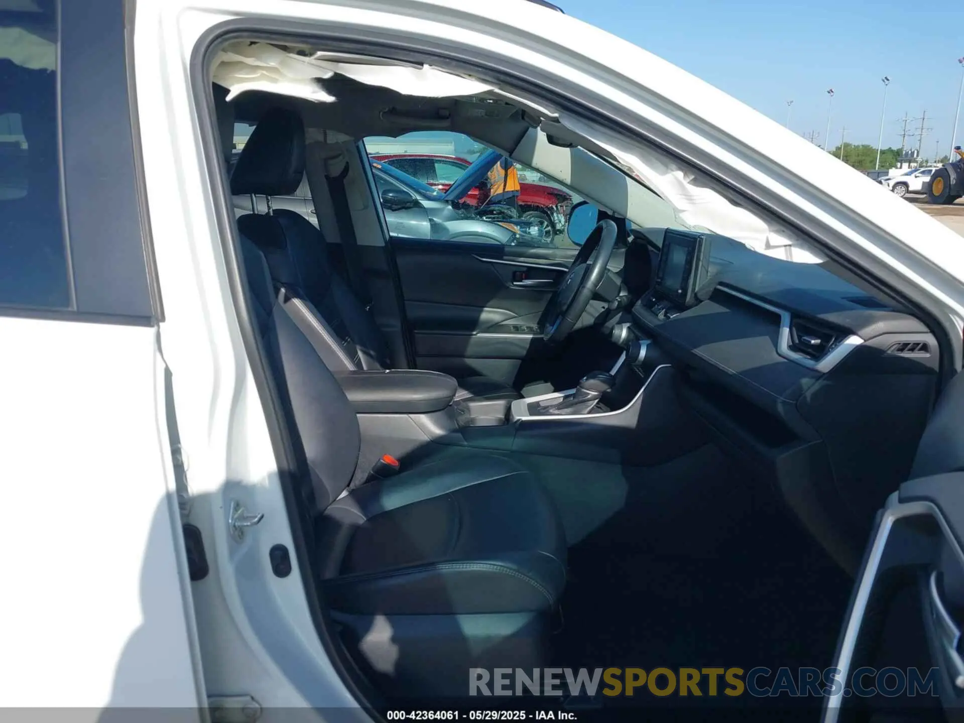 5 Photograph of a damaged car 2T3C1RFVXKW047889 TOYOTA RAV4 2019
