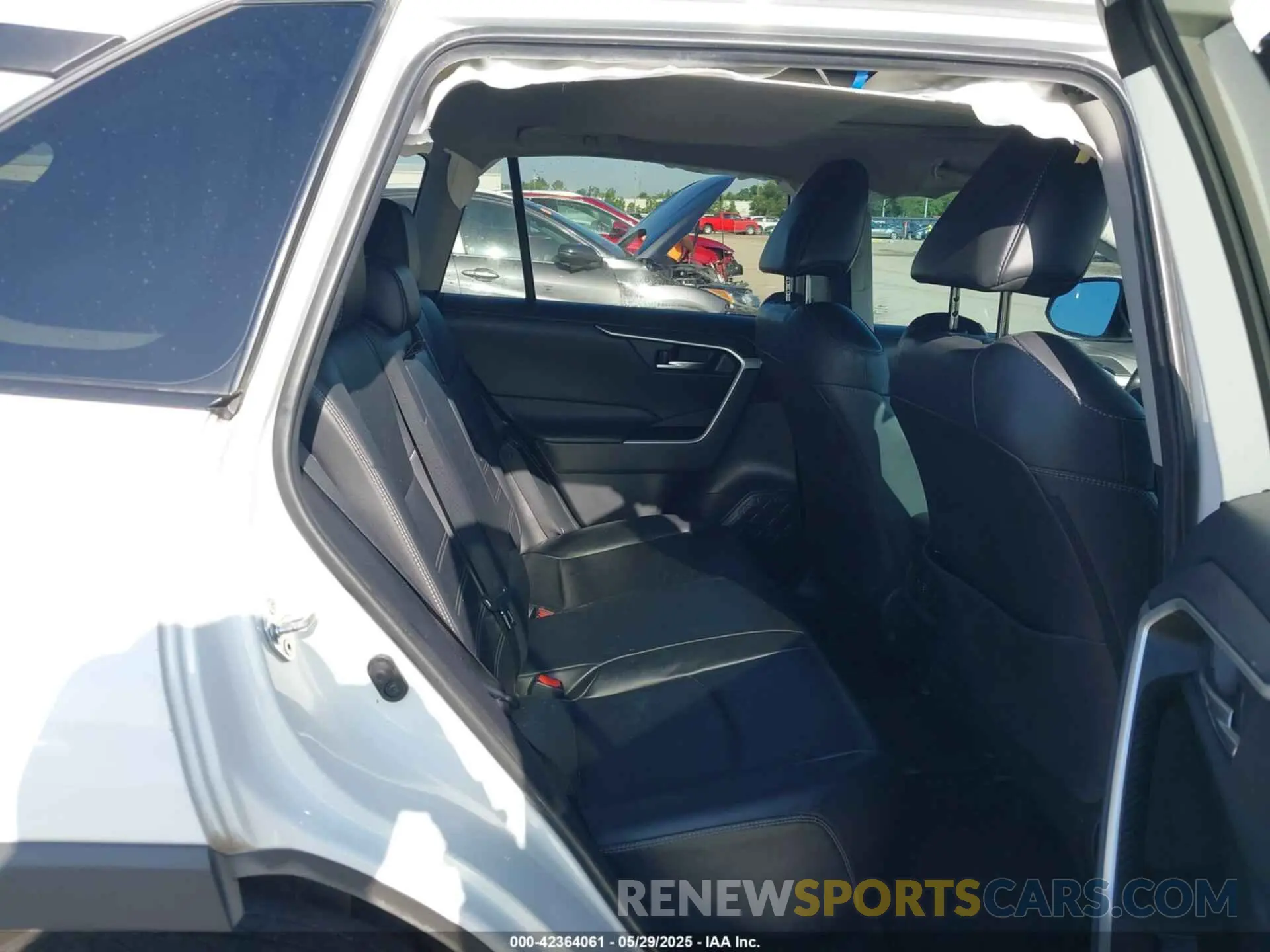 8 Photograph of a damaged car 2T3C1RFVXKW047889 TOYOTA RAV4 2019