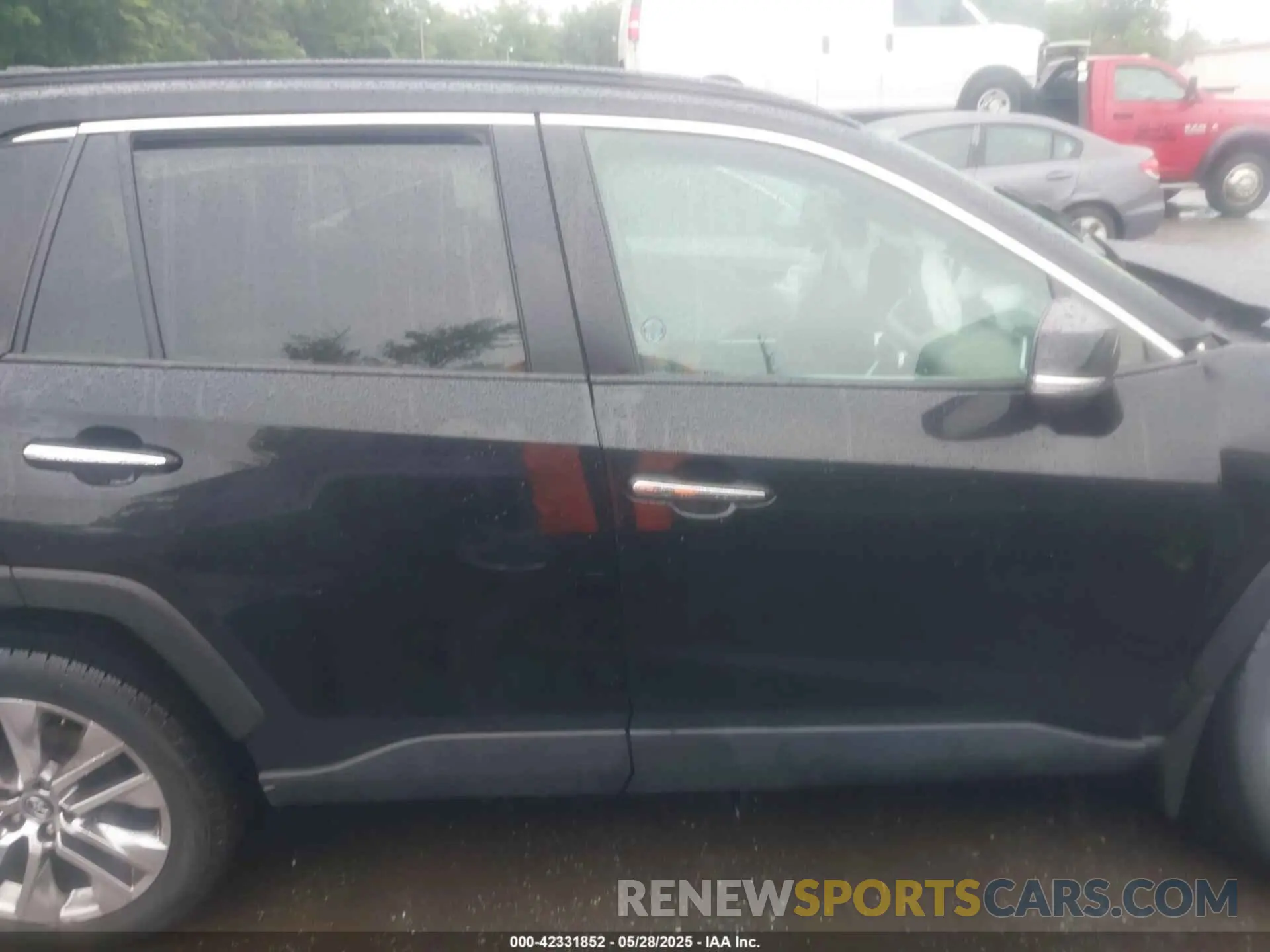13 Photograph of a damaged car 2T3D1RFV3KC009815 TOYOTA RAV4 2019
