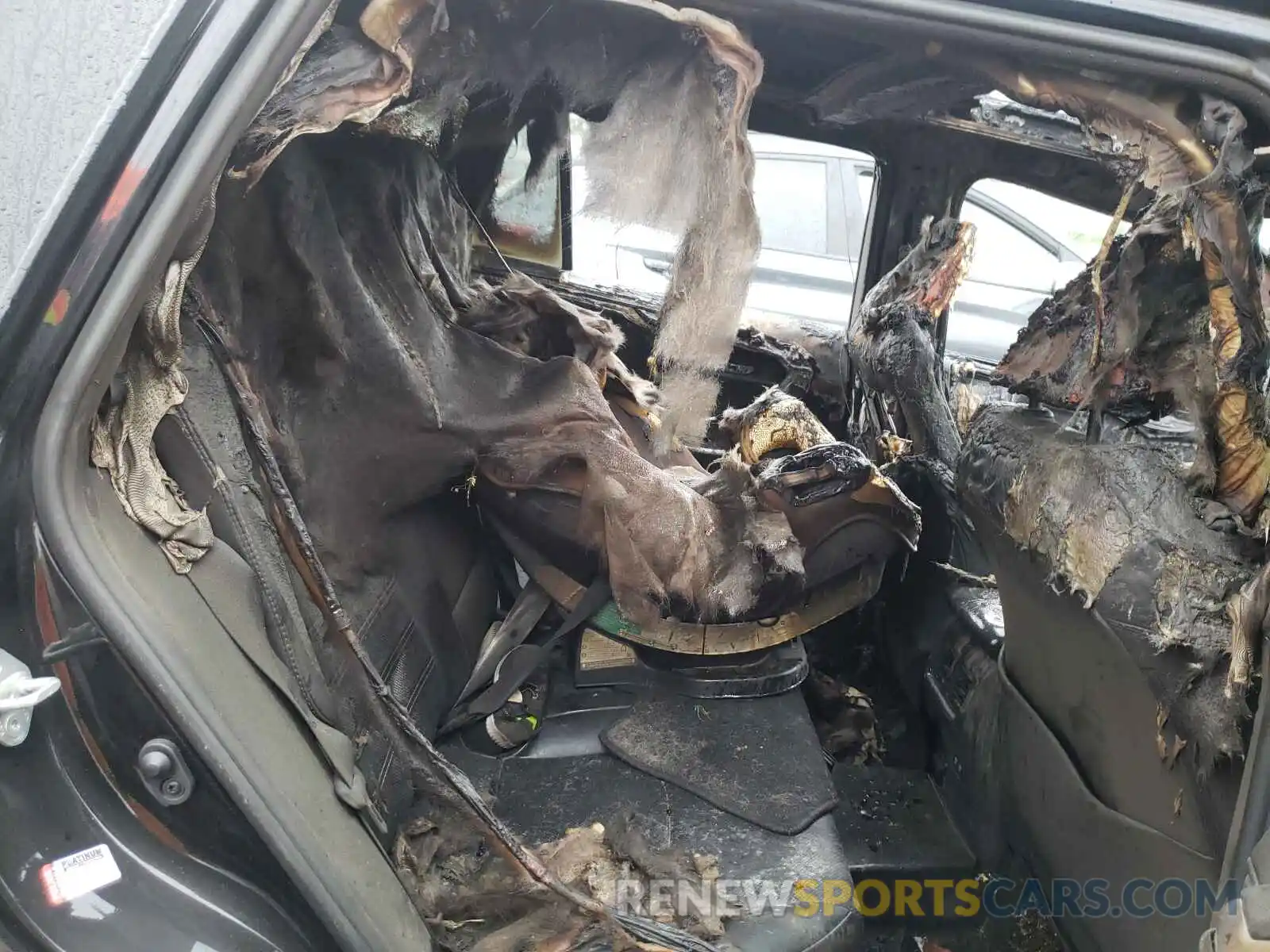 6 Photograph of a damaged car 2T3D1RFV6KW022850 TOYOTA RAV4 2019