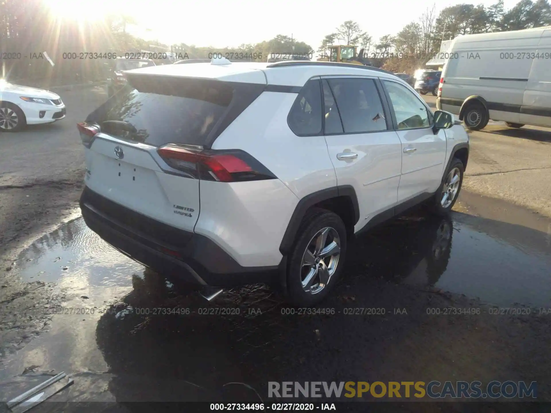 4 Photograph of a damaged car 2T3DWRFV0KW013384 TOYOTA RAV4 2019