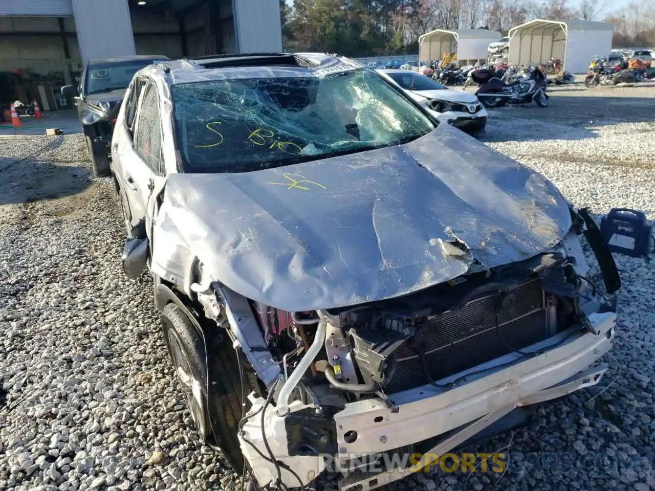 9 Photograph of a damaged car 2T3DWRFV0KW043646 TOYOTA RAV4 2019