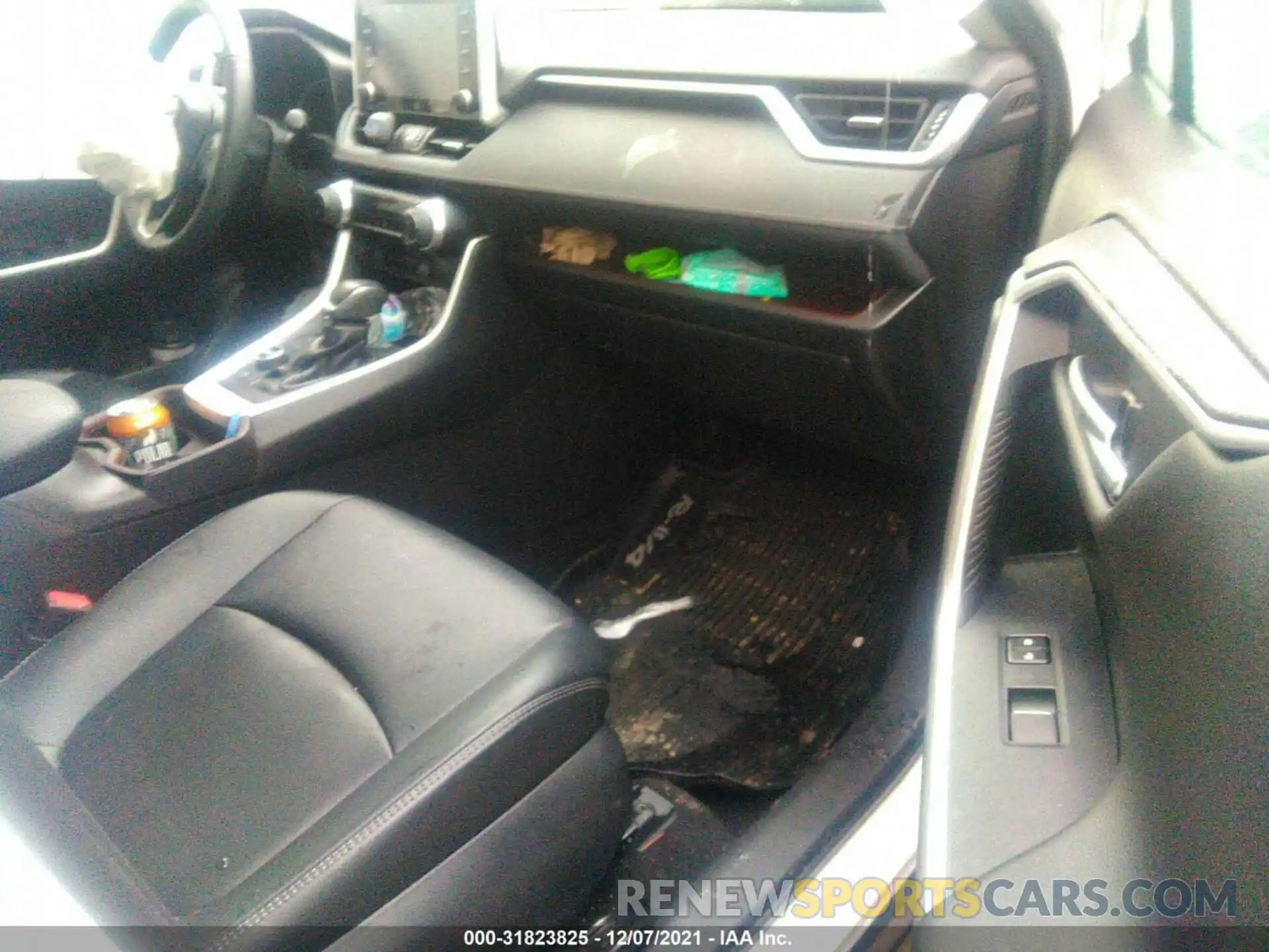 5 Photograph of a damaged car 2T3DWRFV2KW005304 TOYOTA RAV4 2019