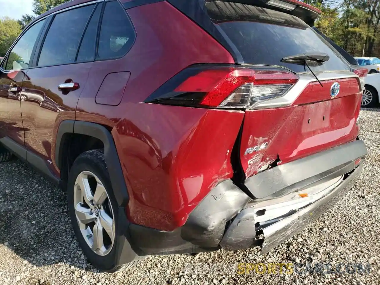 9 Photograph of a damaged car 2T3DWRFV3KW020264 TOYOTA RAV4 2019