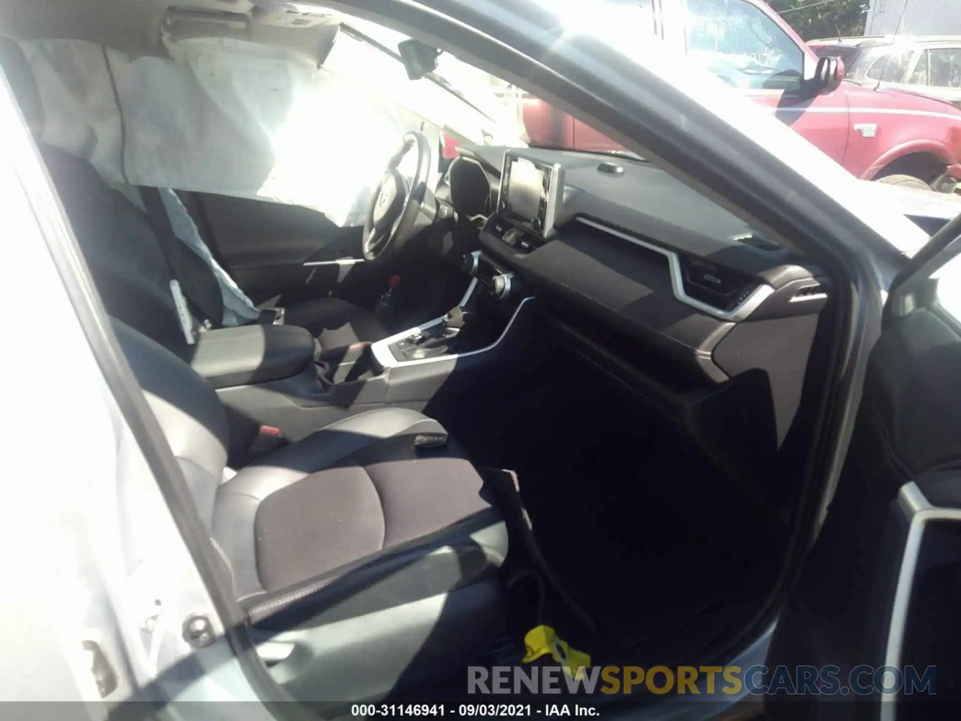 5 Photograph of a damaged car 2T3DWRFV4KW037820 TOYOTA RAV4 2019