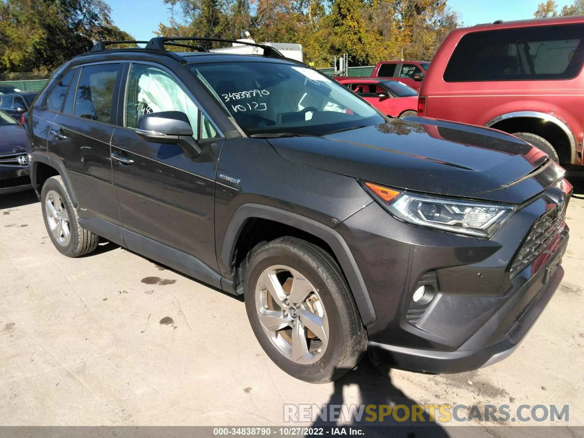 1 Photograph of a damaged car 2T3DWRFV6KW009968 TOYOTA RAV4 2019