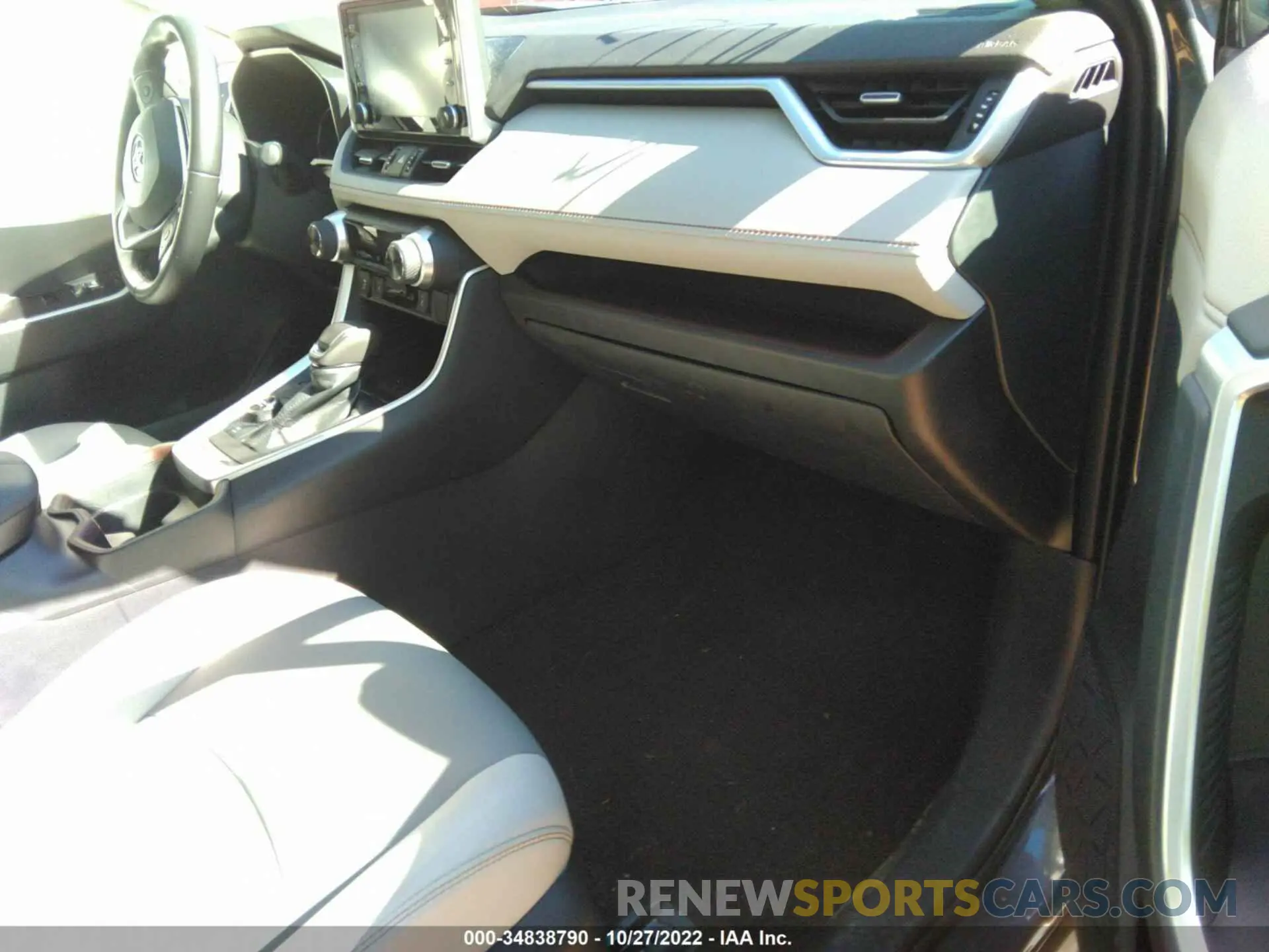 5 Photograph of a damaged car 2T3DWRFV6KW009968 TOYOTA RAV4 2019