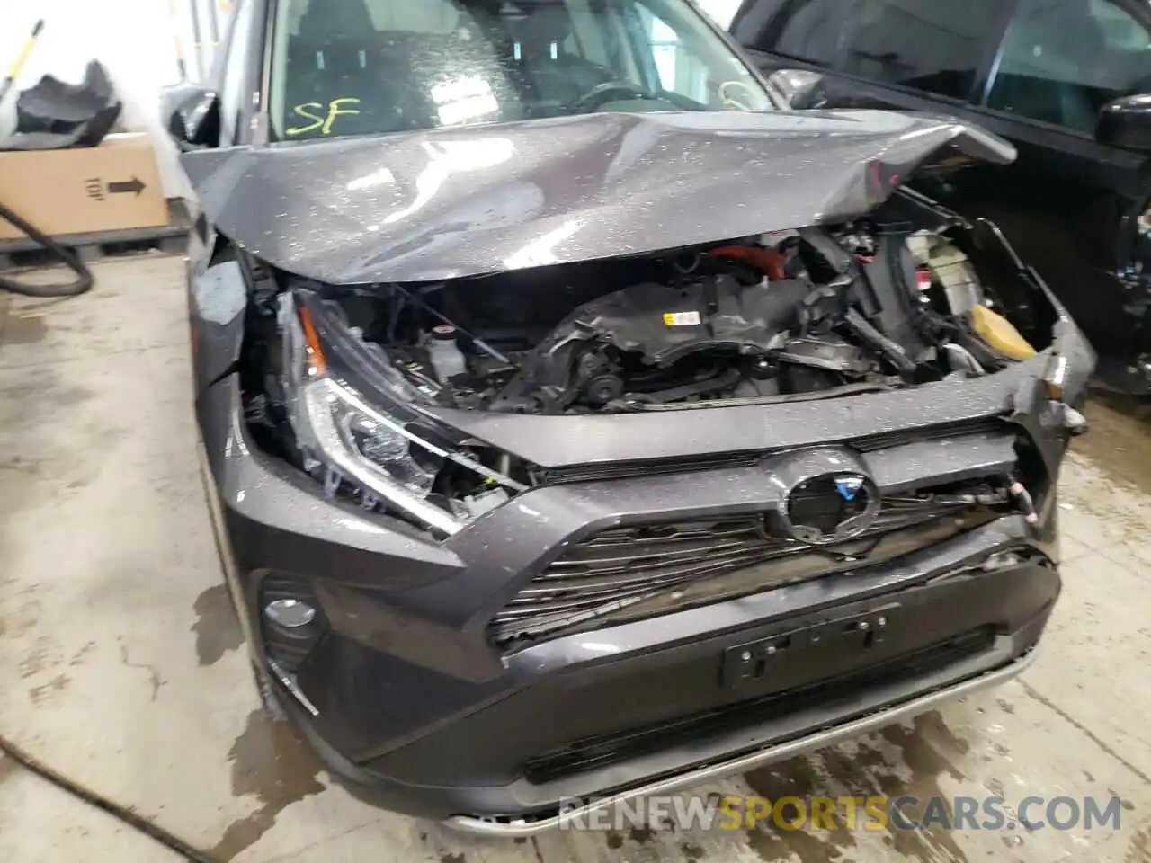 9 Photograph of a damaged car 2T3DWRFV6KW011316 TOYOTA RAV4 2019