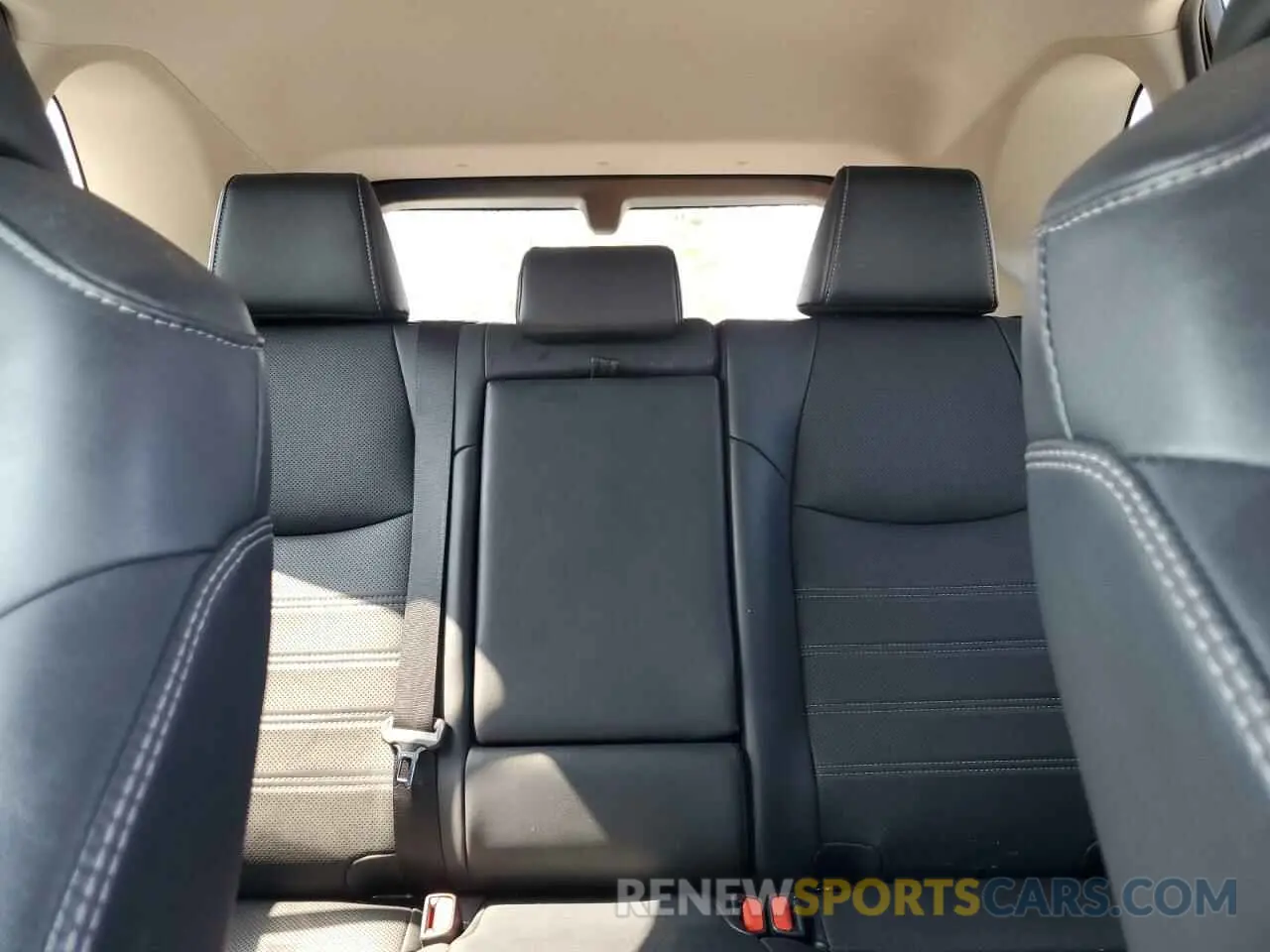 10 Photograph of a damaged car 2T3DWRFV6KW023515 TOYOTA RAV4 2019