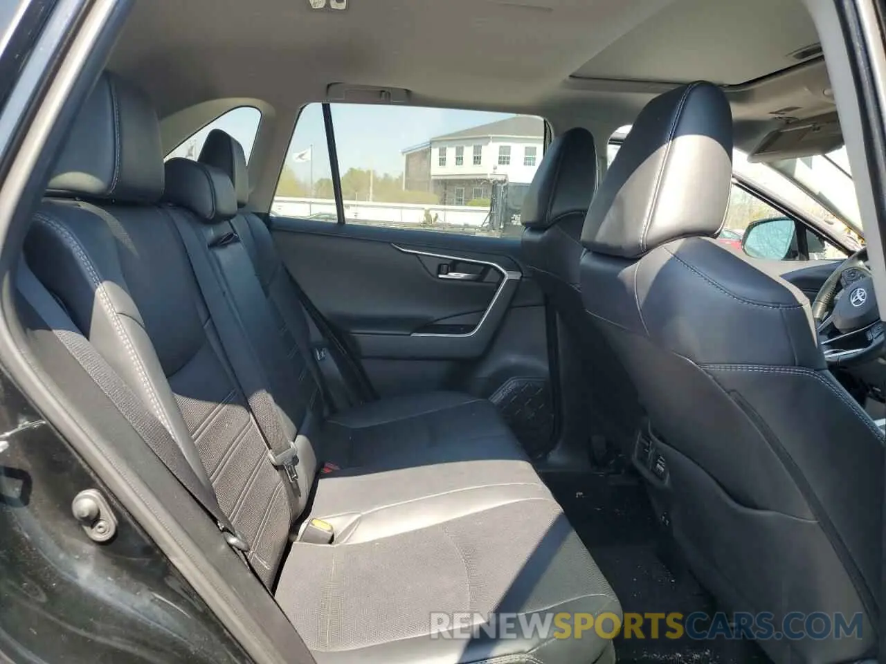 11 Photograph of a damaged car 2T3DWRFV6KW023515 TOYOTA RAV4 2019