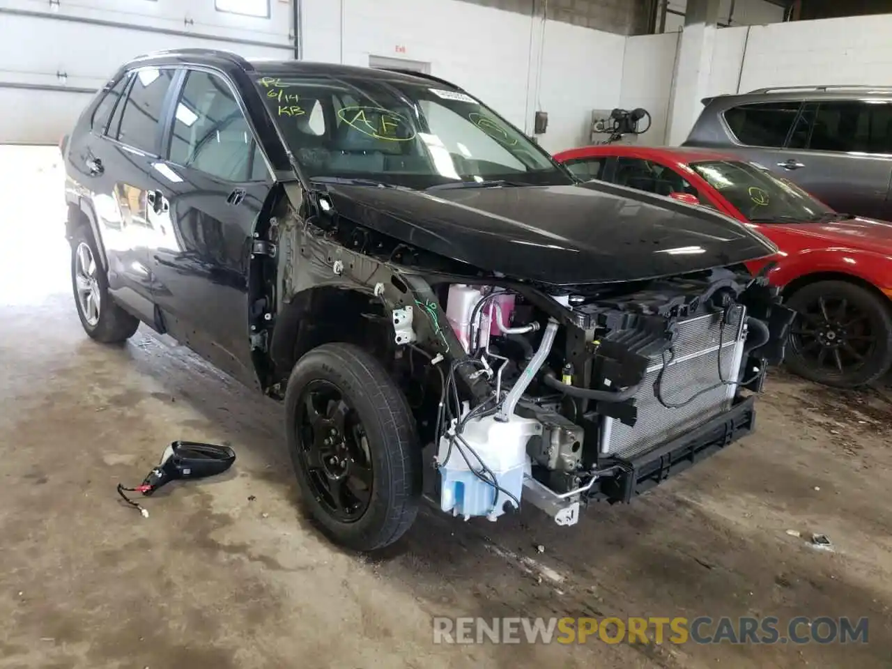 1 Photograph of a damaged car 2T3DWRFV8KW015285 TOYOTA RAV4 2019