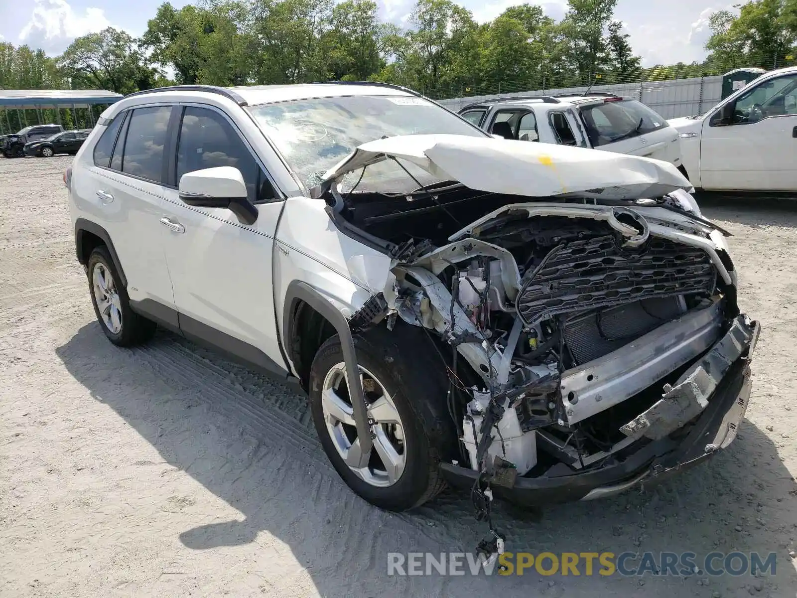 1 Photograph of a damaged car 2T3DWRFV8KW020499 TOYOTA RAV4 2019