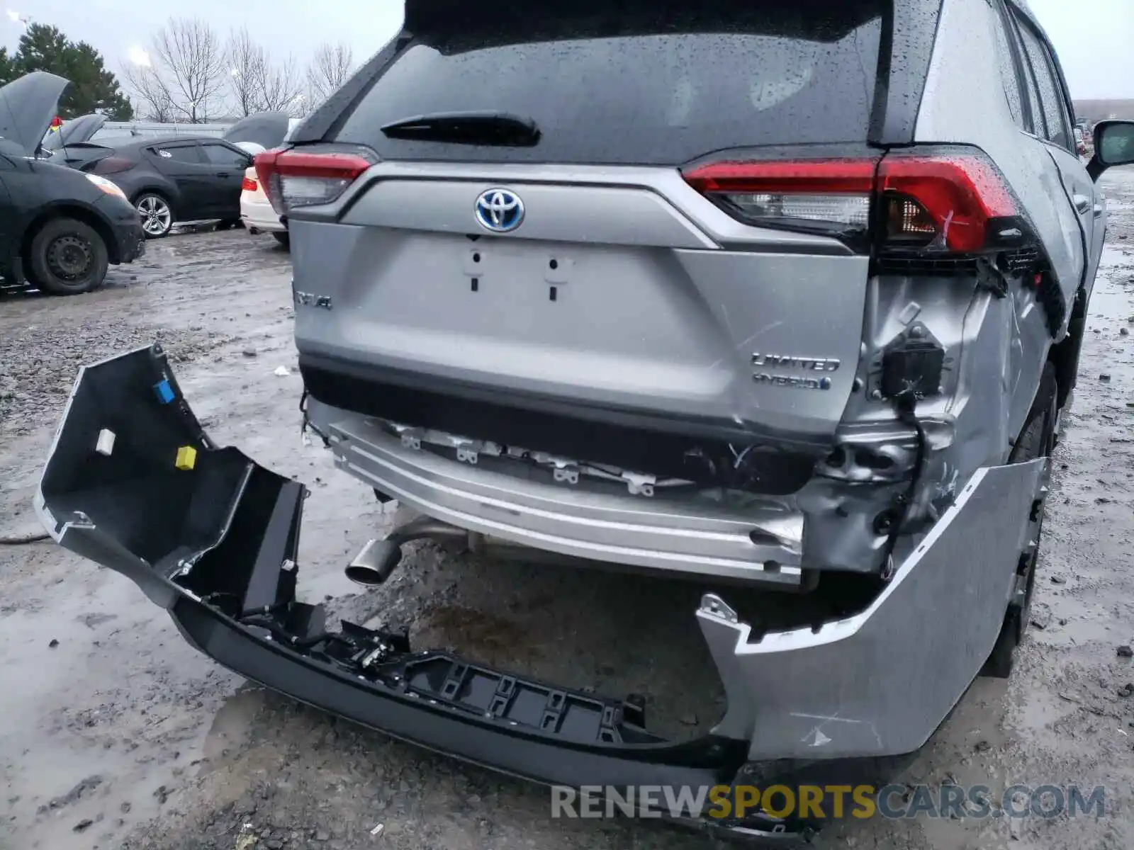 9 Photograph of a damaged car 2T3DWRFV8KW025282 TOYOTA RAV4 2019