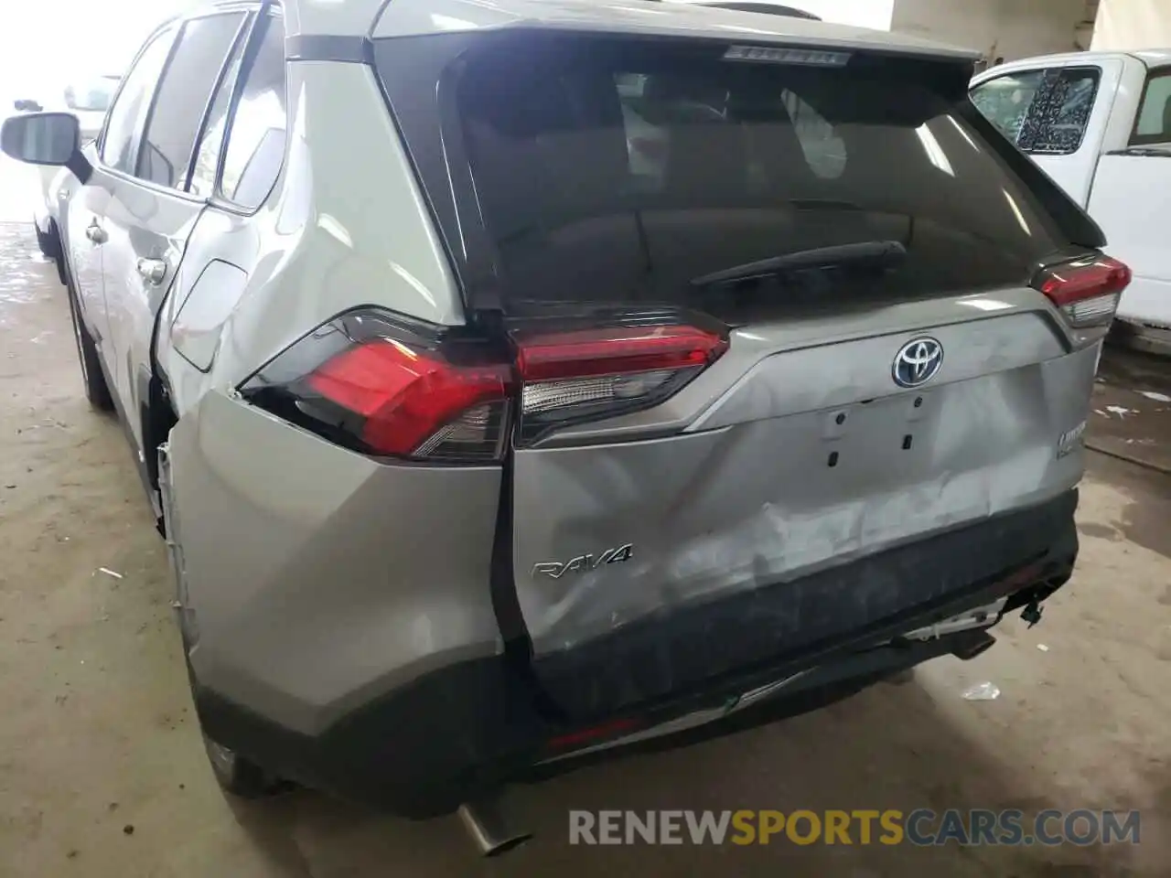 9 Photograph of a damaged car 2T3DWRFV9KW009463 TOYOTA RAV4 2019