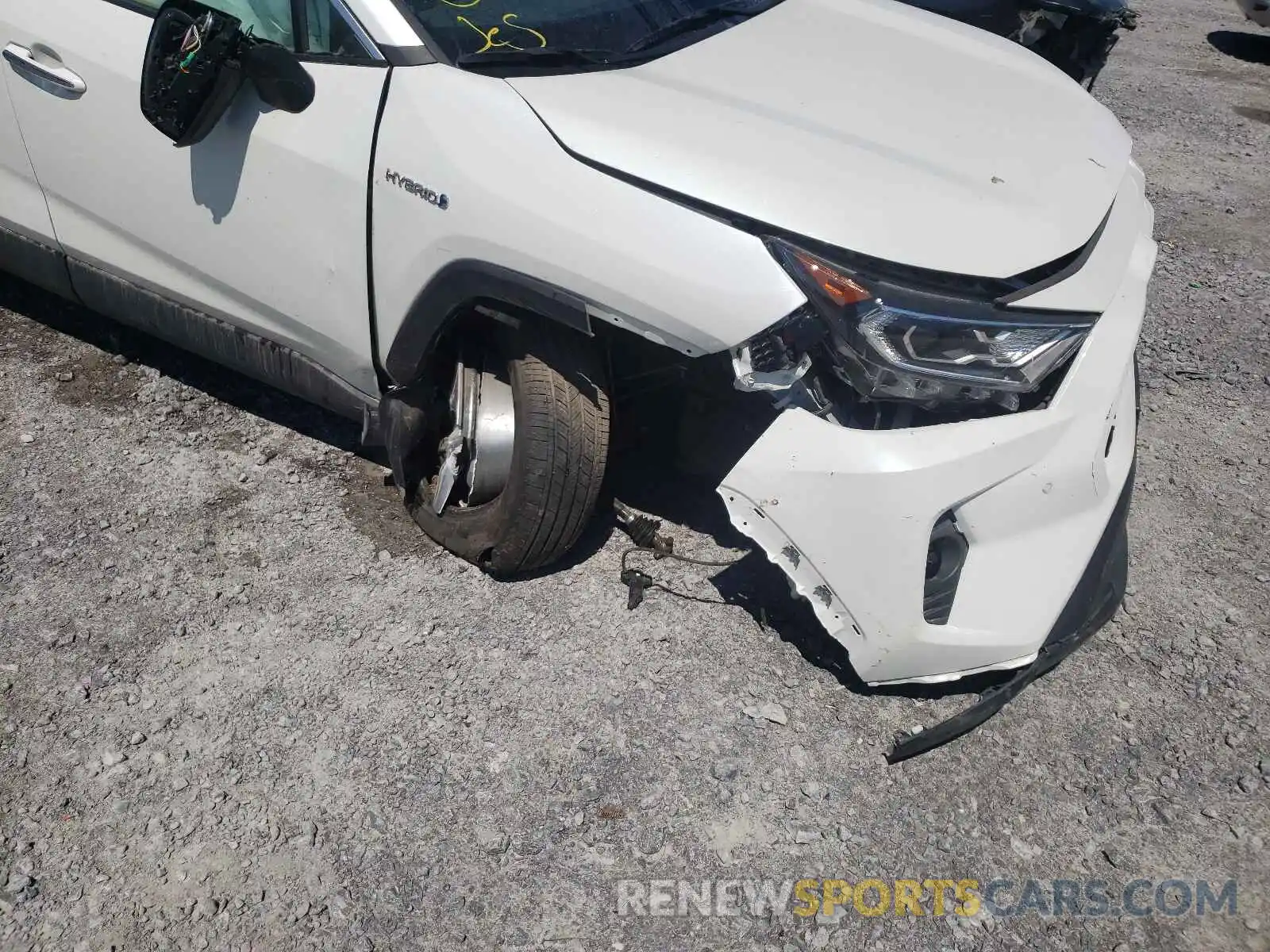 9 Photograph of a damaged car 2T3DWRFV9KW015411 TOYOTA RAV4 2019