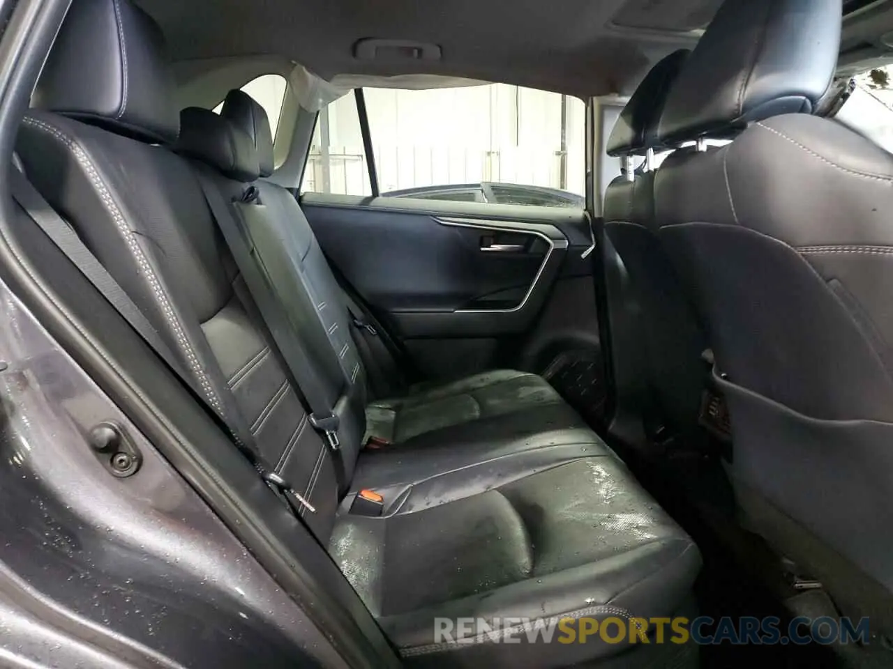 11 Photograph of a damaged car 2T3DWRFV9KW017689 TOYOTA RAV4 2019