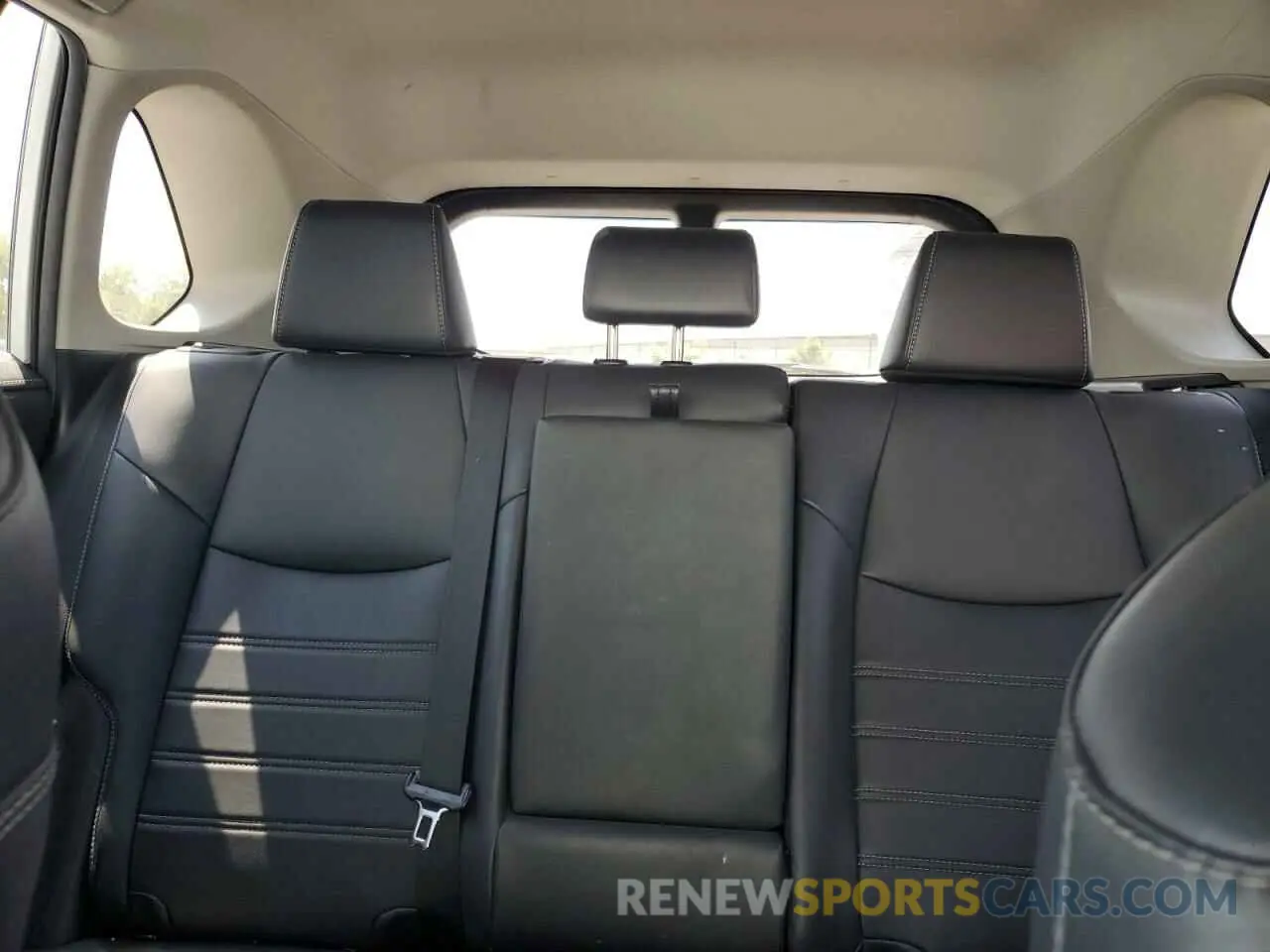 10 Photograph of a damaged car 2T3DWRFVXKW039054 TOYOTA RAV4 2019