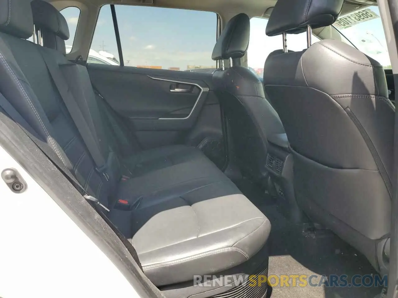11 Photograph of a damaged car 2T3DWRFVXKW039054 TOYOTA RAV4 2019