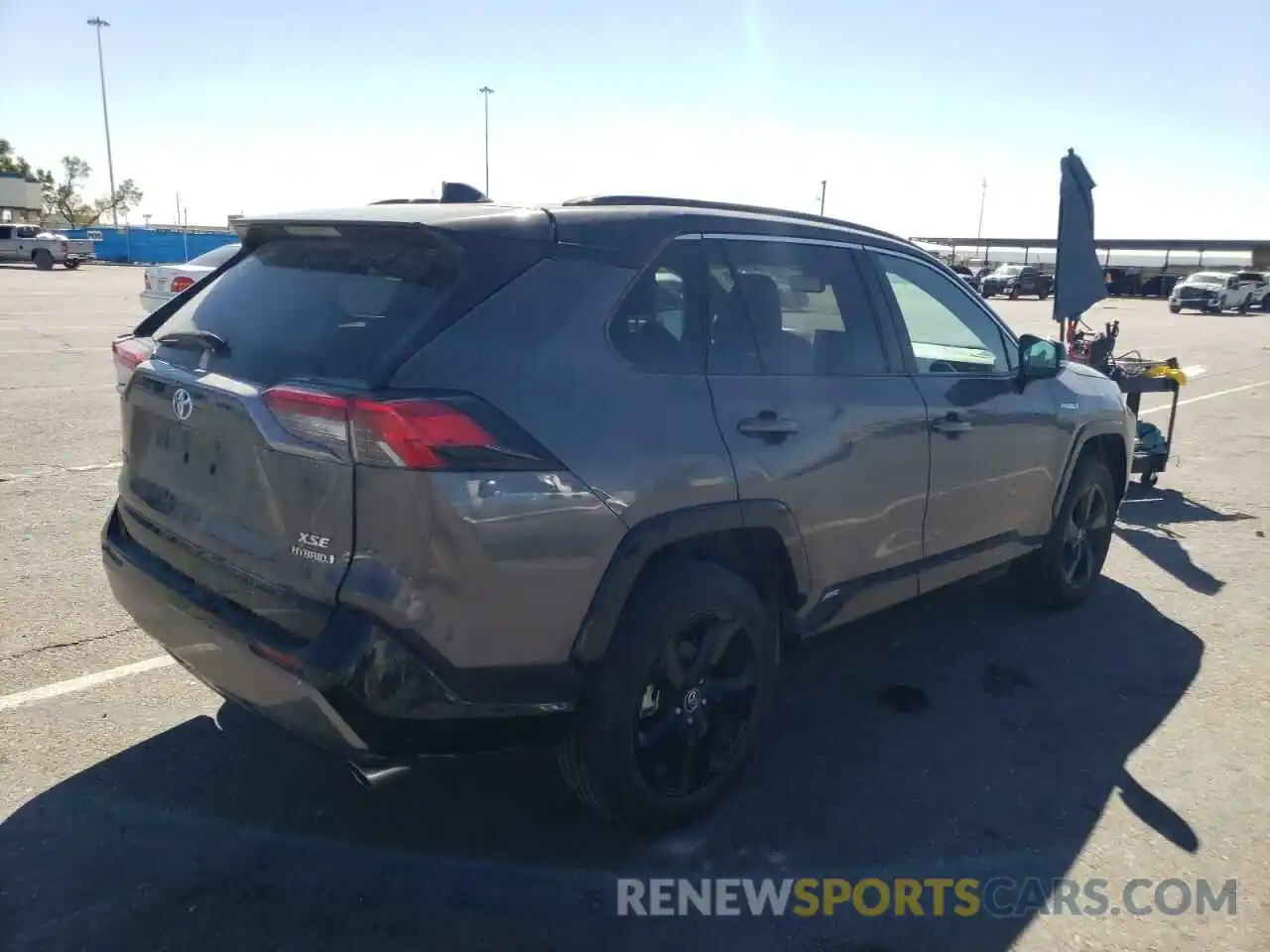 4 Photograph of a damaged car 2T3EWRFV1KW009252 TOYOTA RAV4 2019