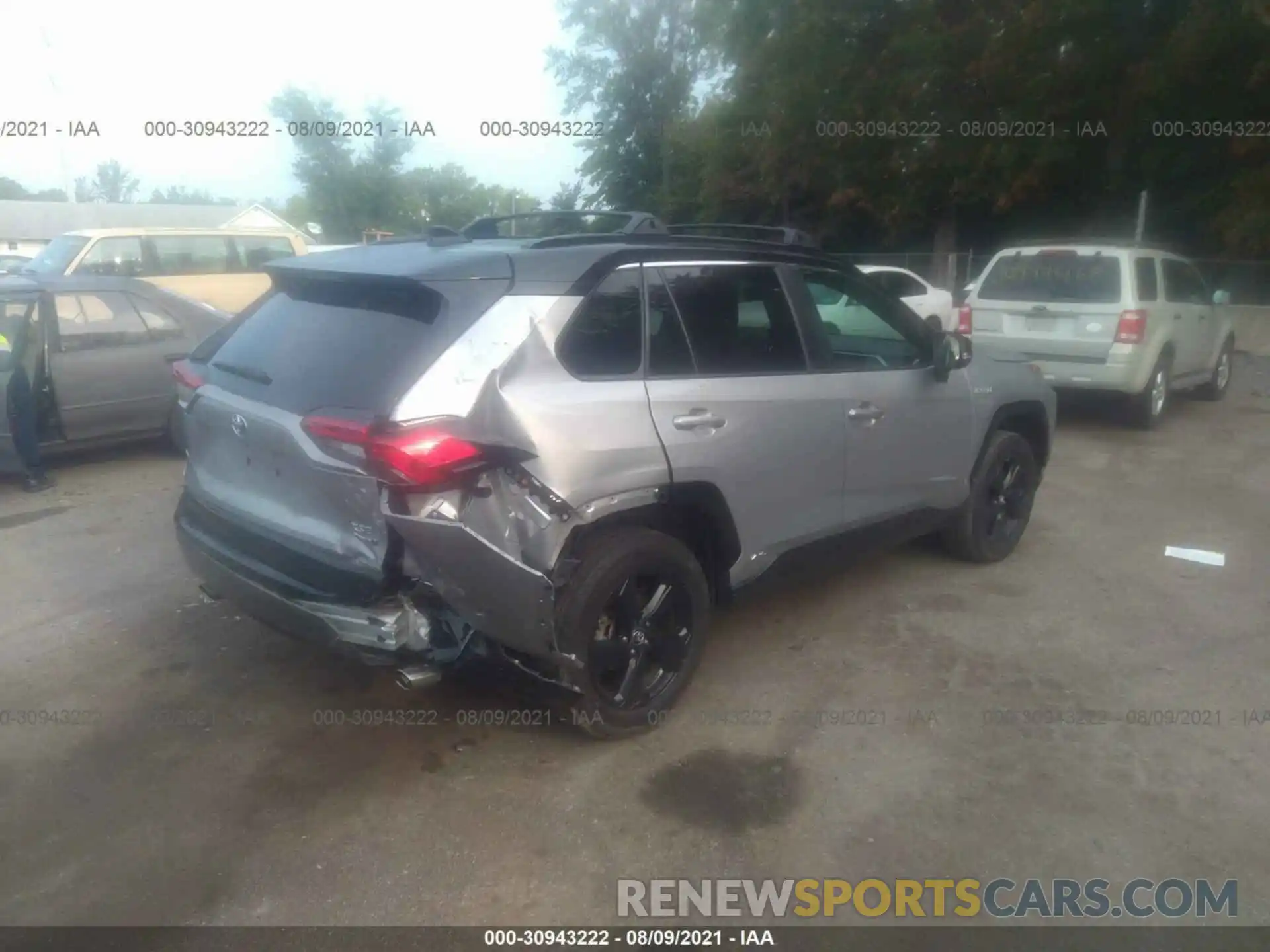 4 Photograph of a damaged car 2T3EWRFV1KW026763 TOYOTA RAV4 2019