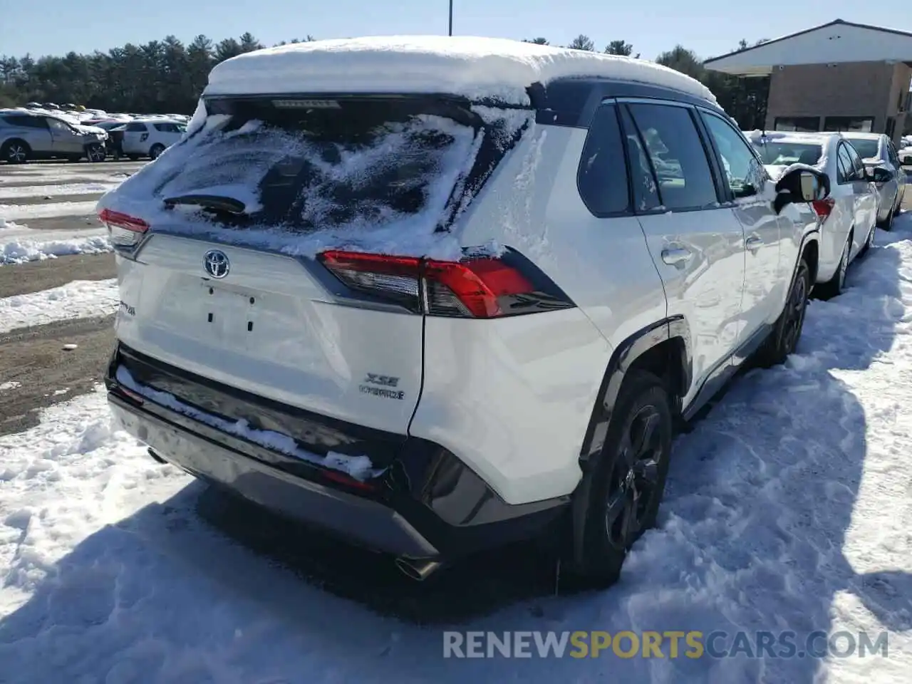 4 Photograph of a damaged car 2T3EWRFV1KW032790 TOYOTA RAV4 2019