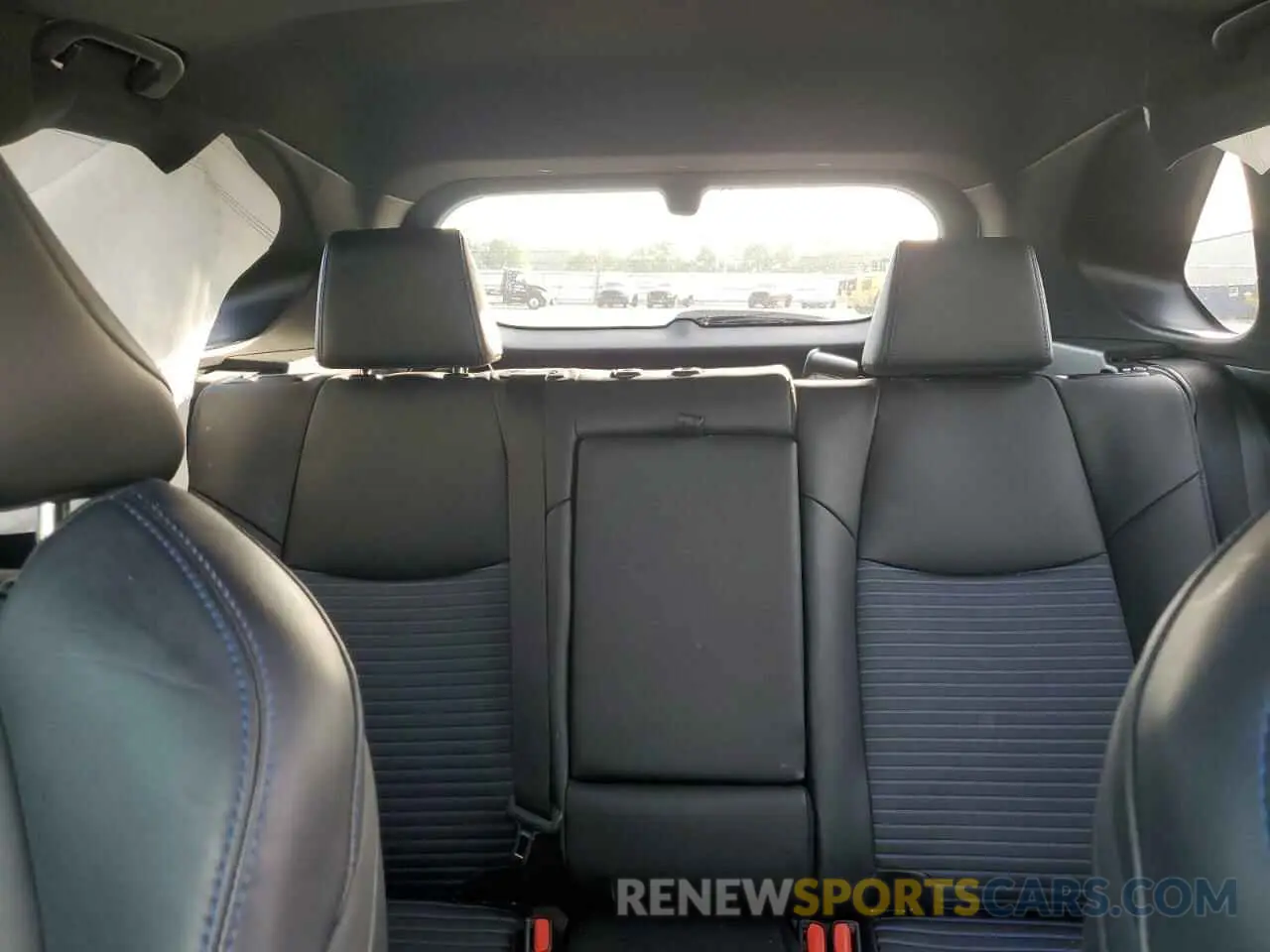 10 Photograph of a damaged car 2T3EWRFV2KW003413 TOYOTA RAV4 2019