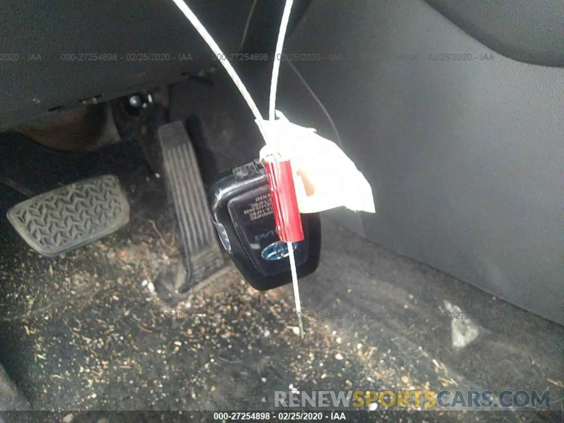 11 Photograph of a damaged car 2T3EWRFV2KW013195 TOYOTA RAV4 2019