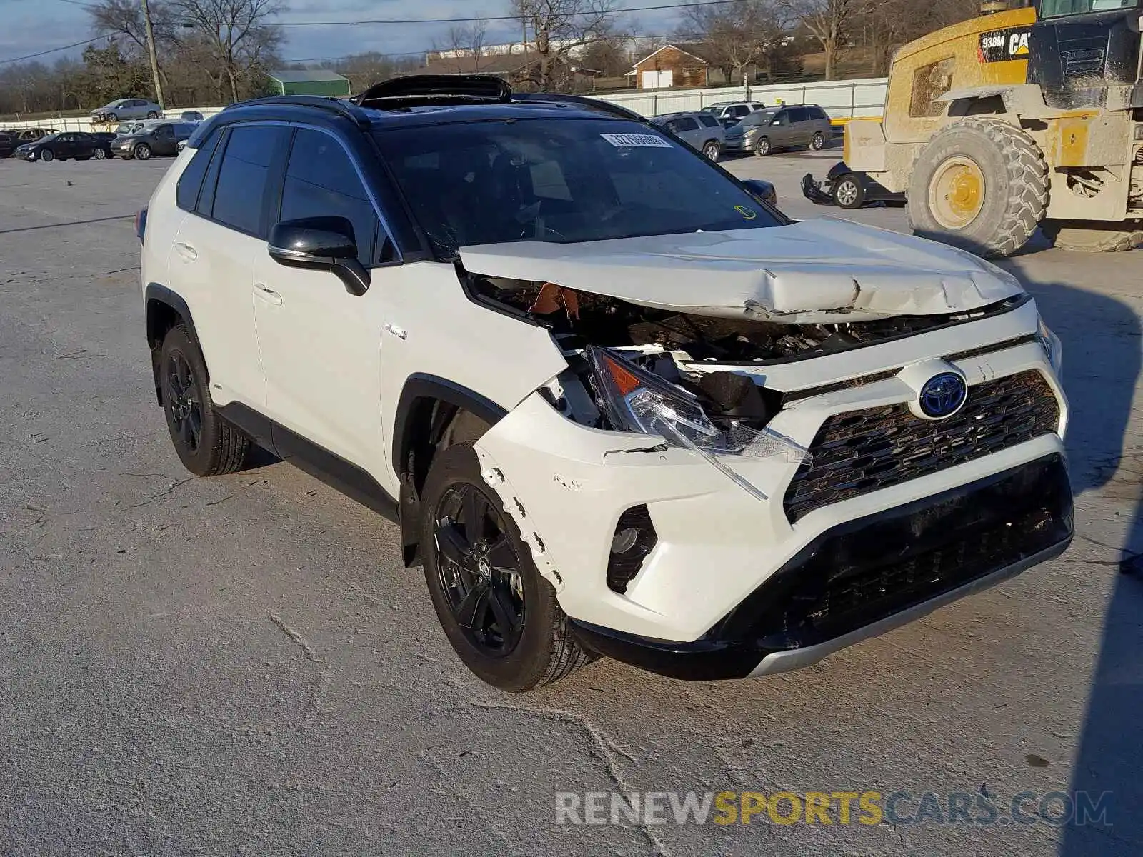 1 Photograph of a damaged car 2T3EWRFV2KW037335 TOYOTA RAV4 2019