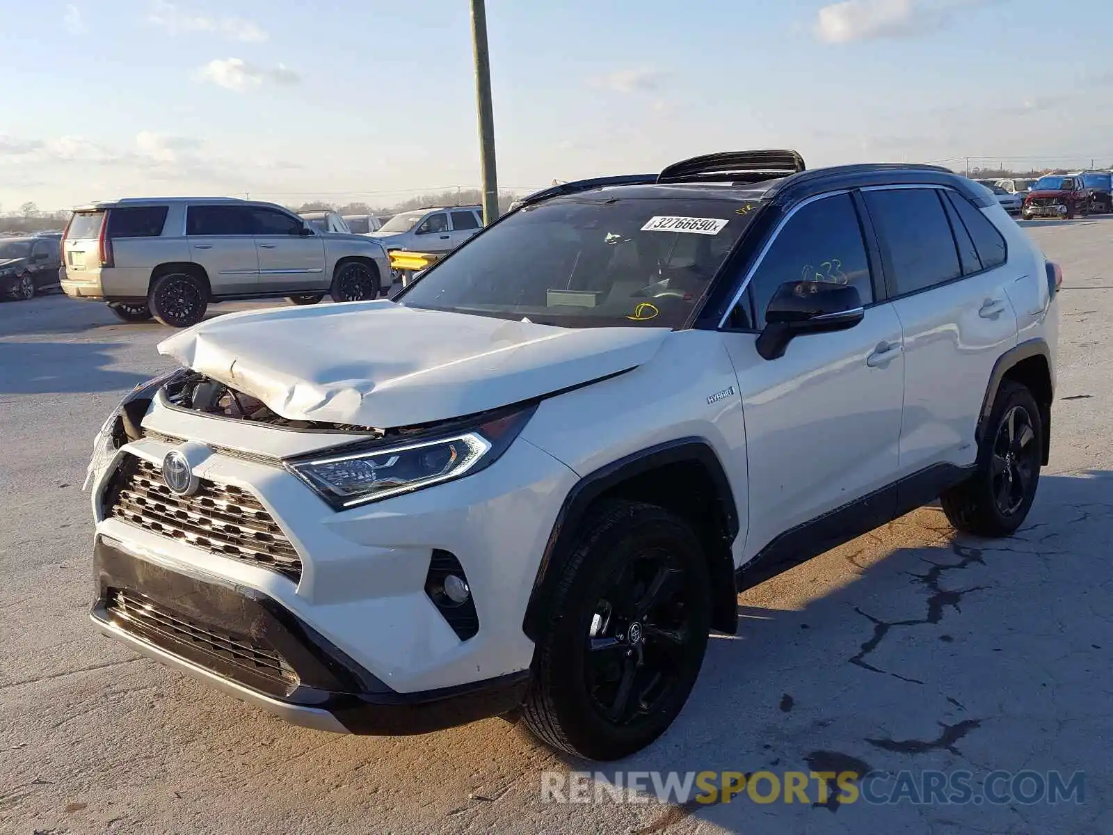 2 Photograph of a damaged car 2T3EWRFV2KW037335 TOYOTA RAV4 2019