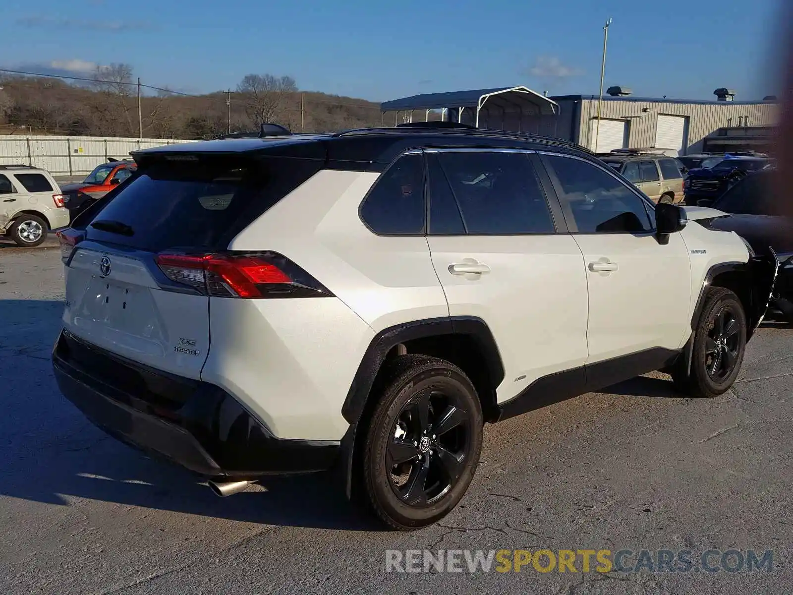 4 Photograph of a damaged car 2T3EWRFV2KW037335 TOYOTA RAV4 2019