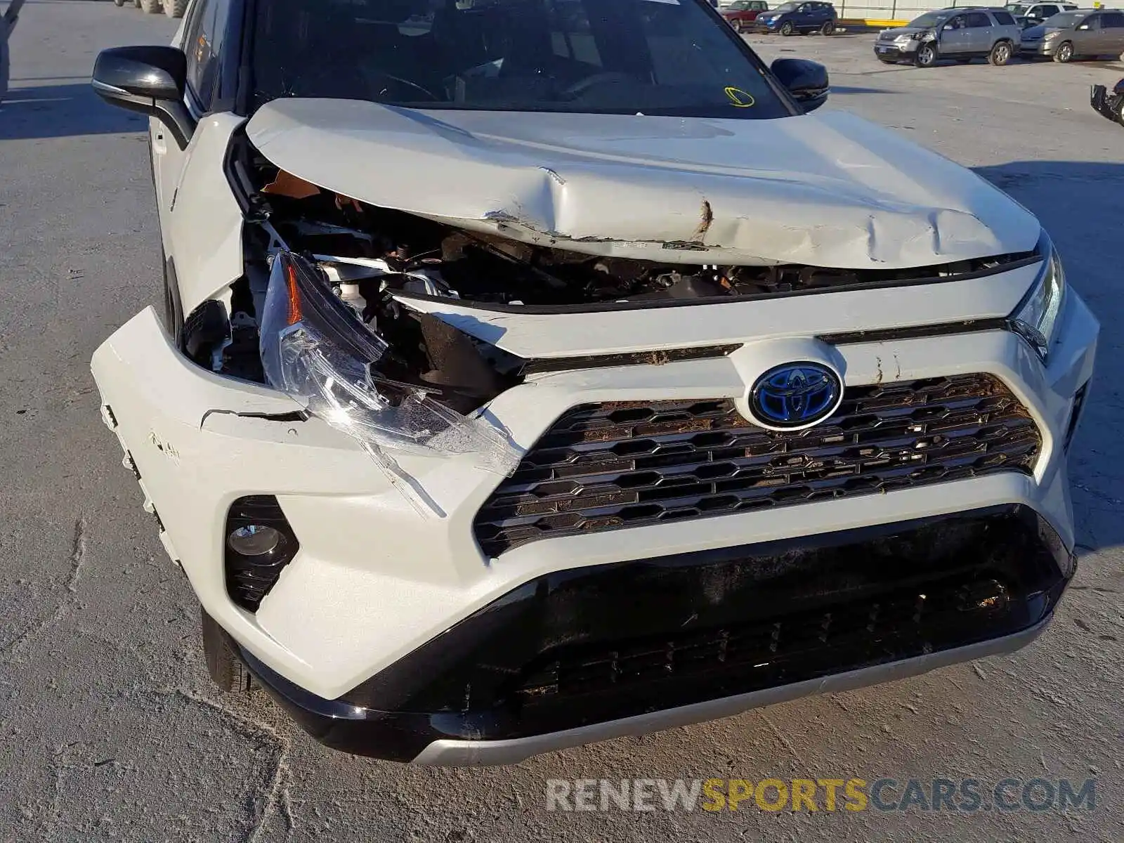 9 Photograph of a damaged car 2T3EWRFV2KW037335 TOYOTA RAV4 2019