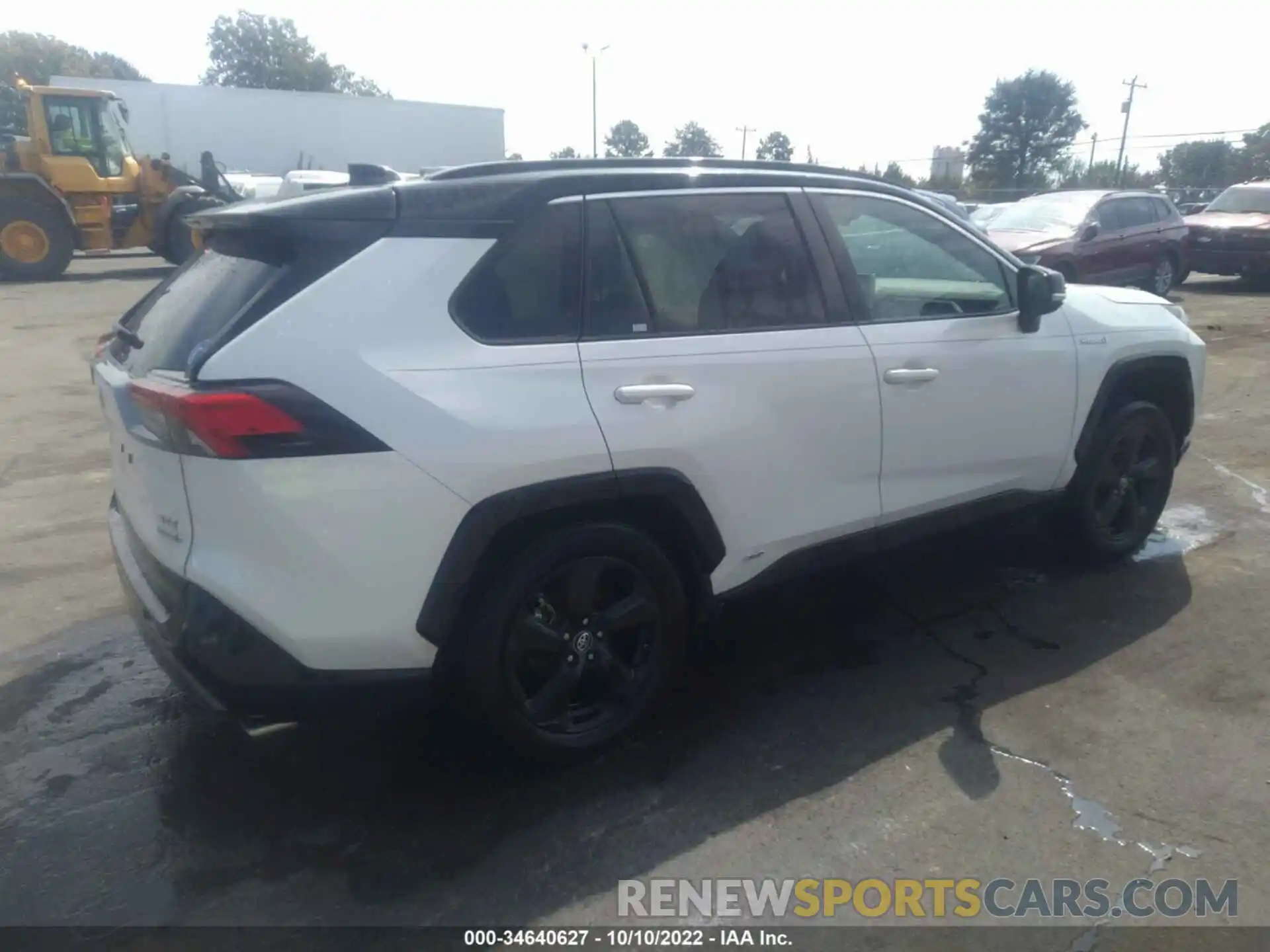 4 Photograph of a damaged car 2T3EWRFV3KW009382 TOYOTA RAV4 2019