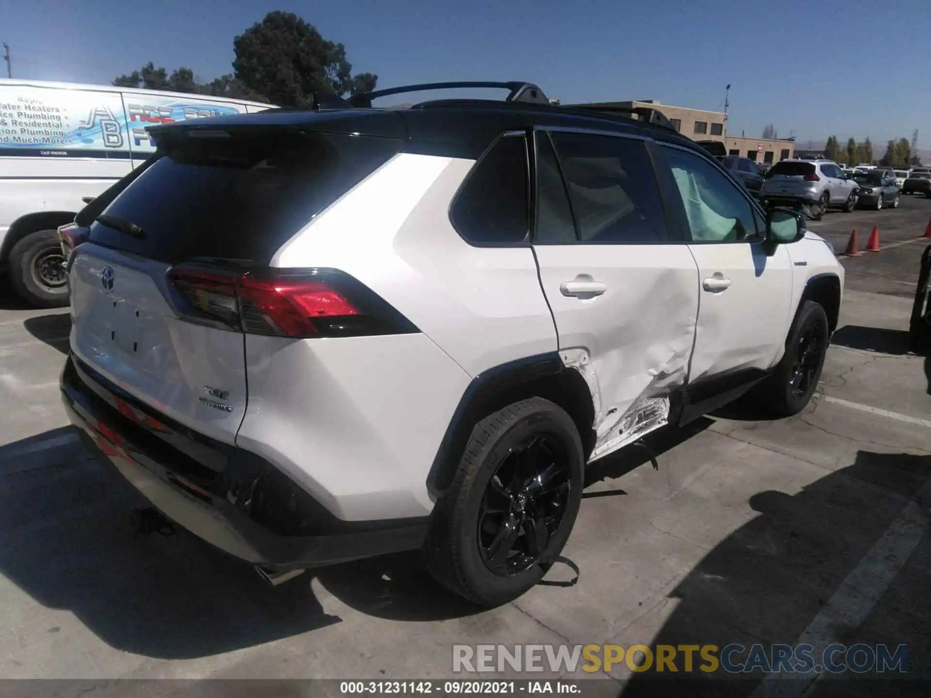 4 Photograph of a damaged car 2T3EWRFV4KW022044 TOYOTA RAV4 2019