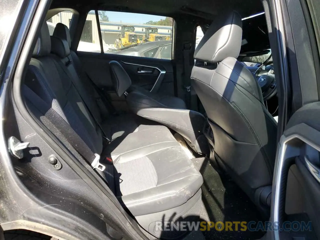 11 Photograph of a damaged car 2T3EWRFV5KW026135 TOYOTA RAV4 2019