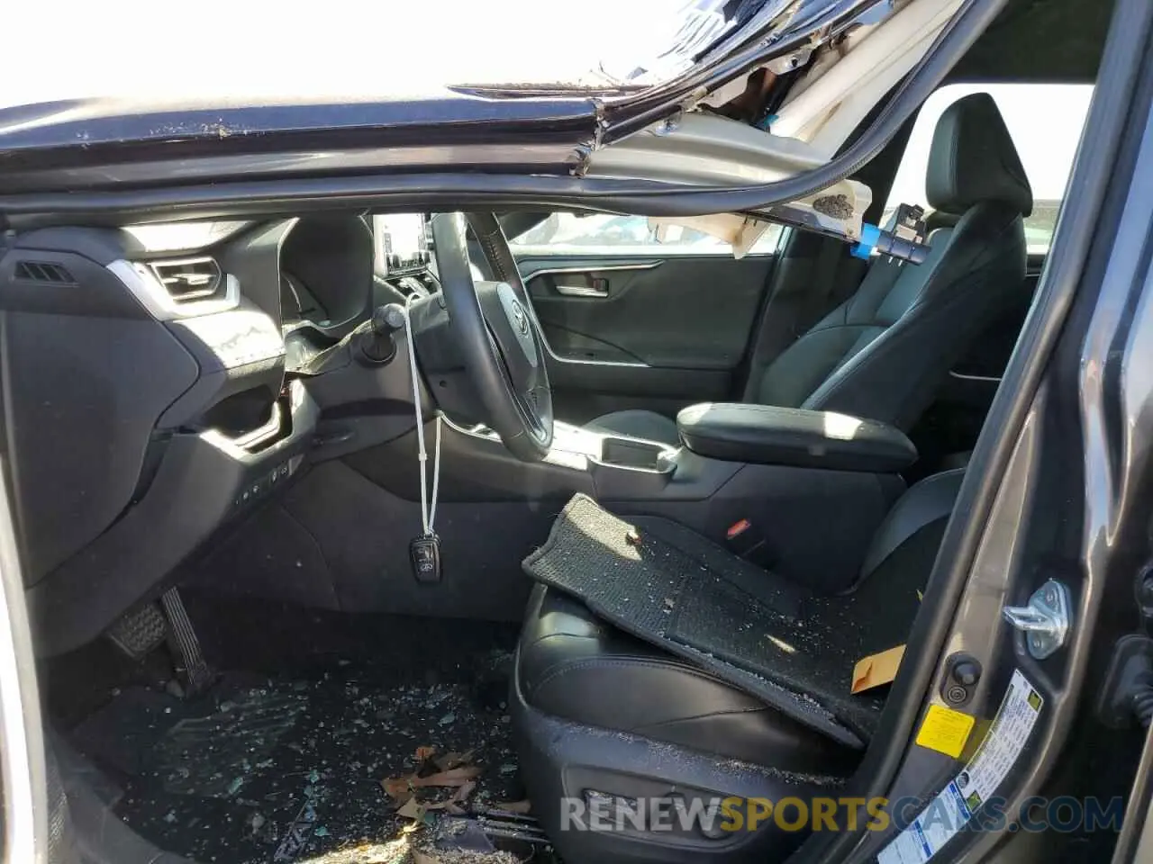 7 Photograph of a damaged car 2T3EWRFV5KW026135 TOYOTA RAV4 2019