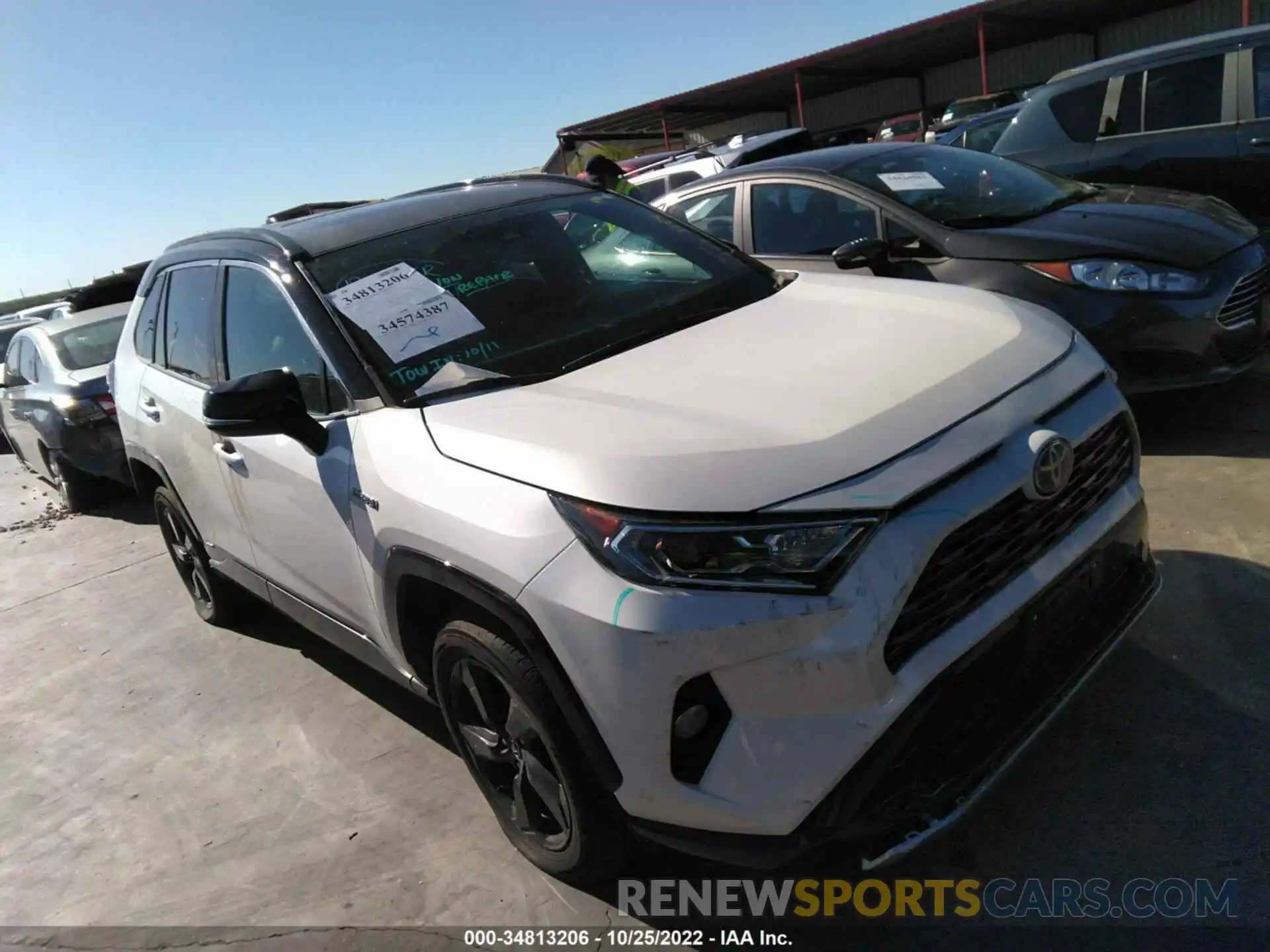 1 Photograph of a damaged car 2T3EWRFV5KW033554 TOYOTA RAV4 2019