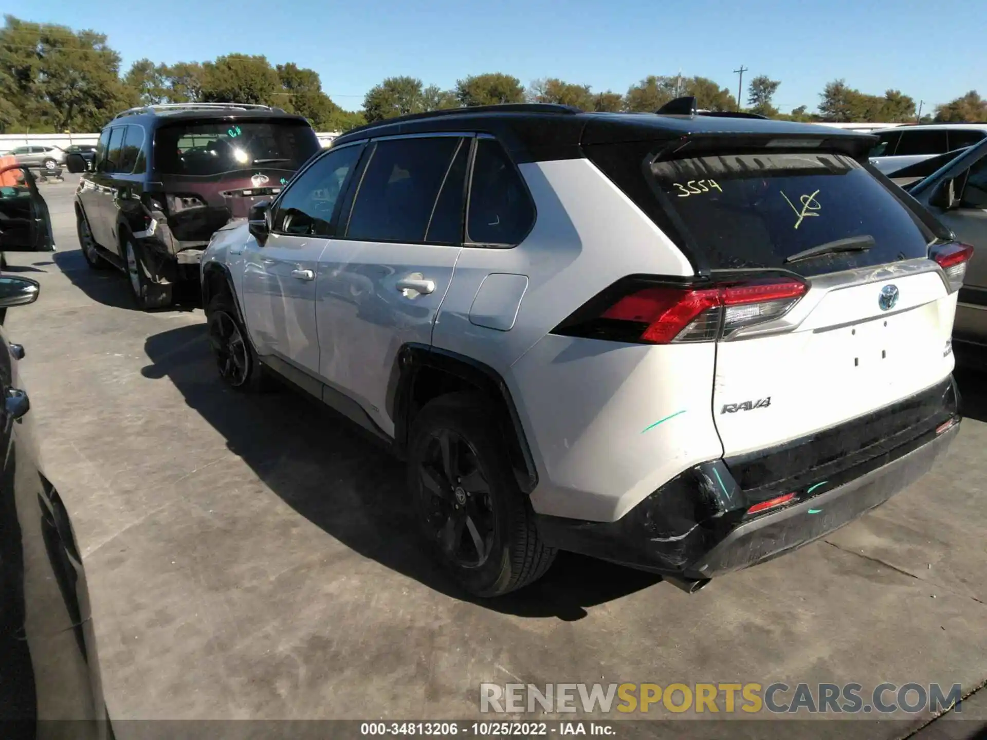 3 Photograph of a damaged car 2T3EWRFV5KW033554 TOYOTA RAV4 2019