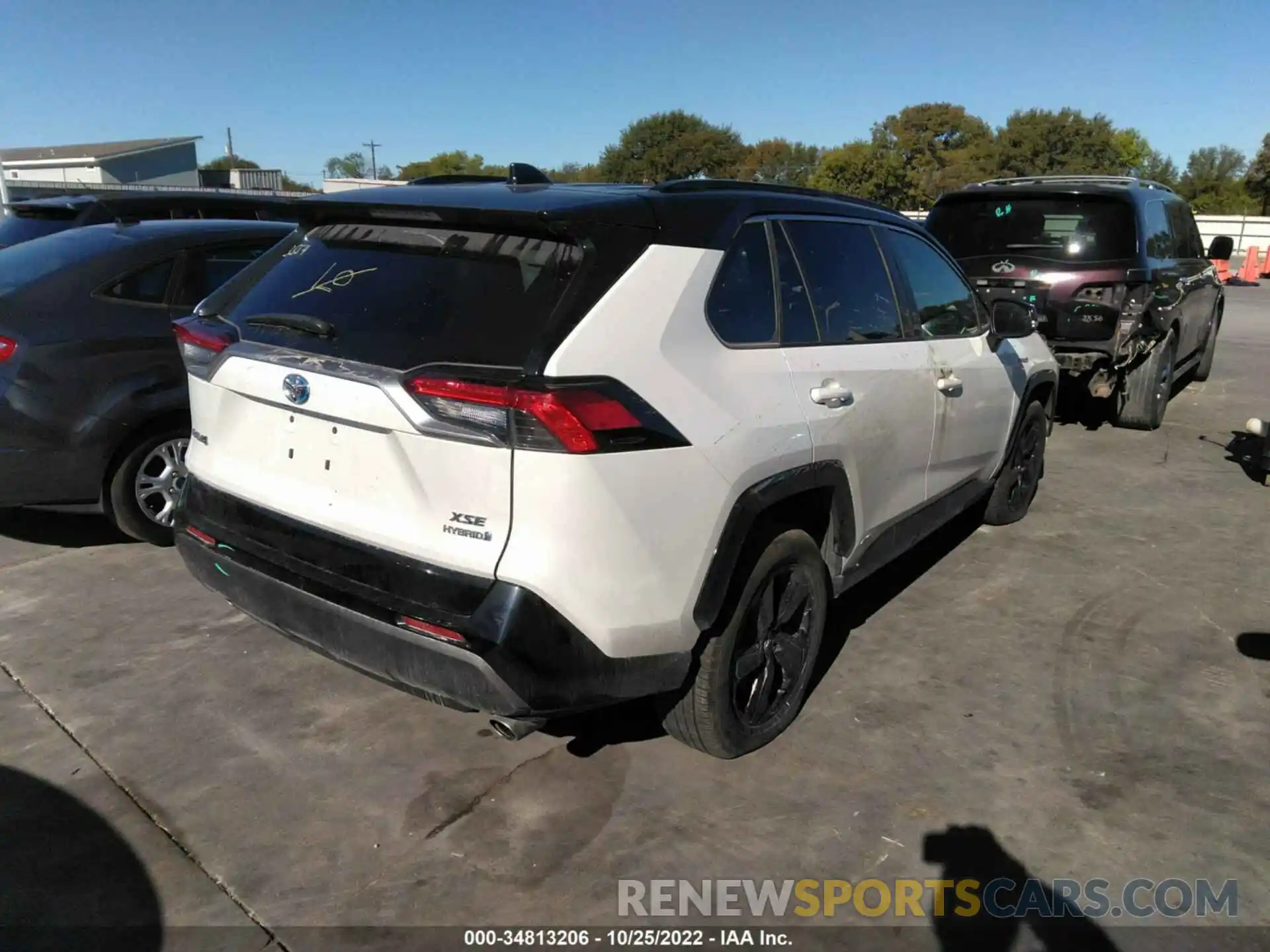 4 Photograph of a damaged car 2T3EWRFV5KW033554 TOYOTA RAV4 2019