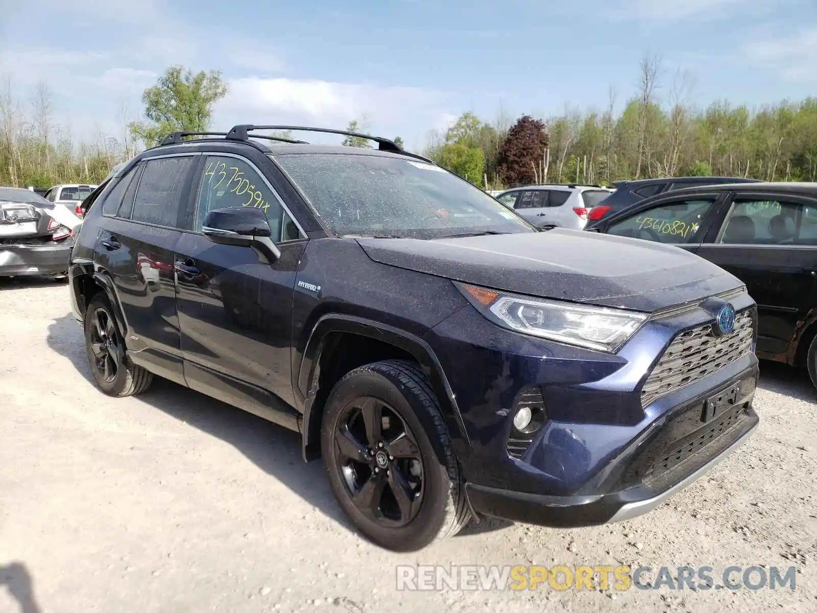 1 Photograph of a damaged car 2T3EWRFV5KW043498 TOYOTA RAV4 2019