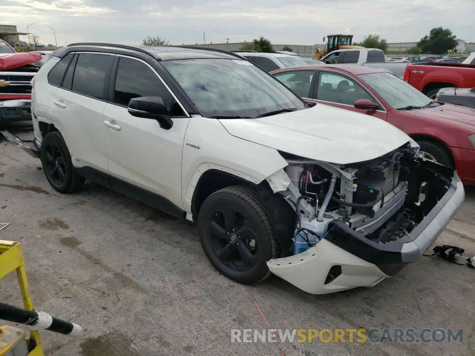 1 Photograph of a damaged car 2T3EWRFV5KW044330 TOYOTA RAV4 2019