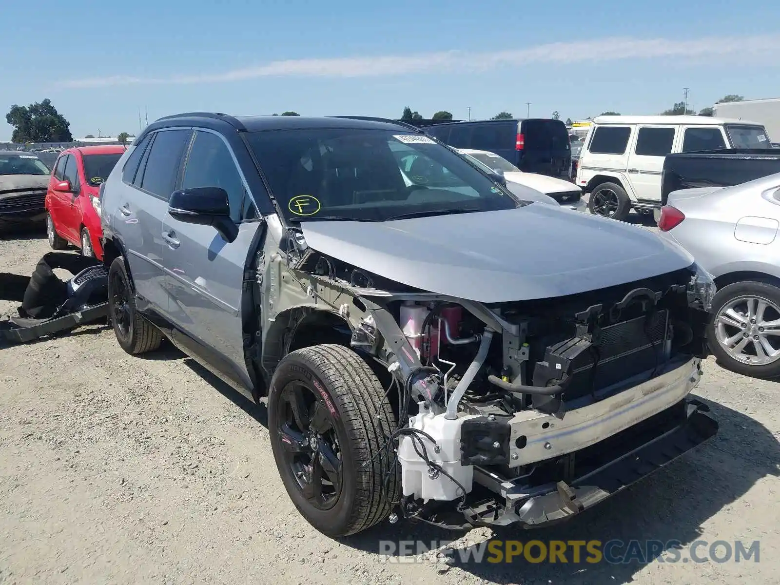 1 Photograph of a damaged car 2T3EWRFV6KW035684 TOYOTA RAV4 2019