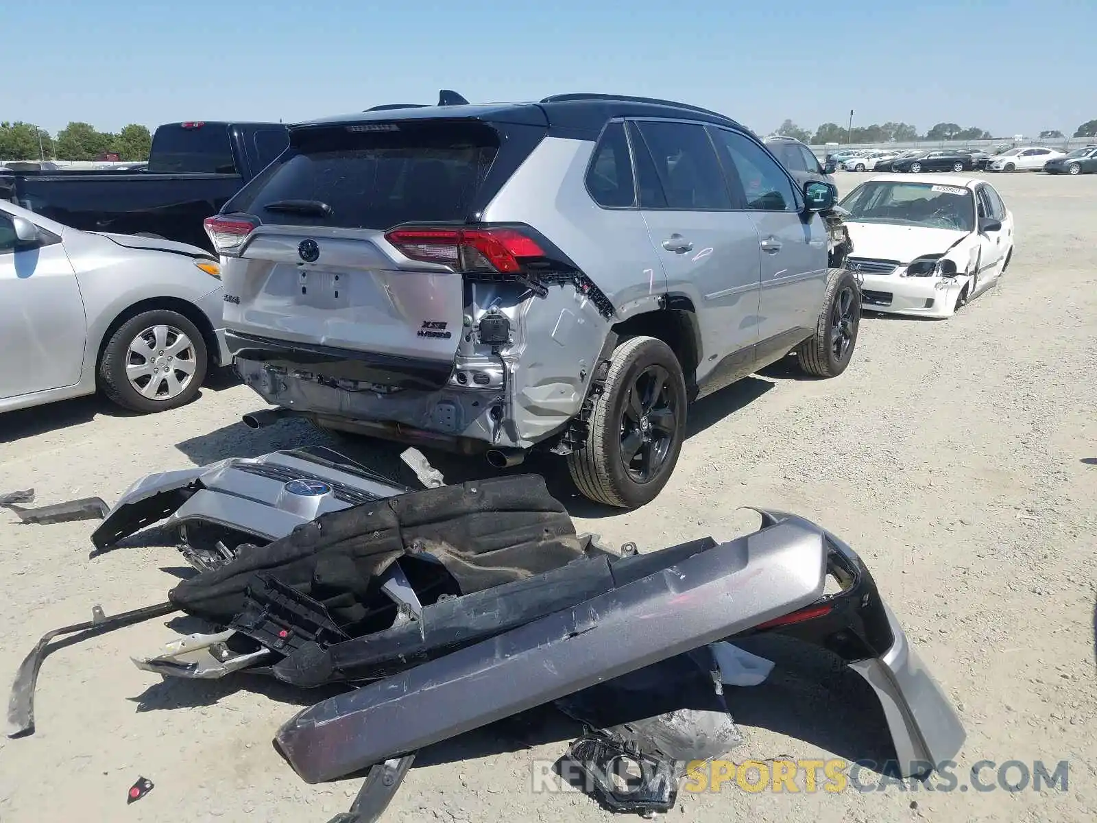 4 Photograph of a damaged car 2T3EWRFV6KW035684 TOYOTA RAV4 2019