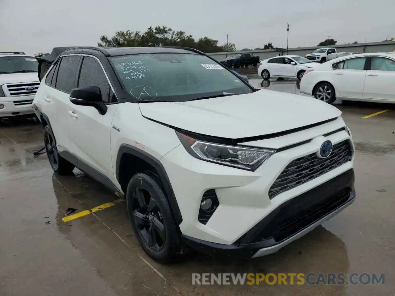 1 Photograph of a damaged car 2T3EWRFV7KW006890 TOYOTA RAV4 2019