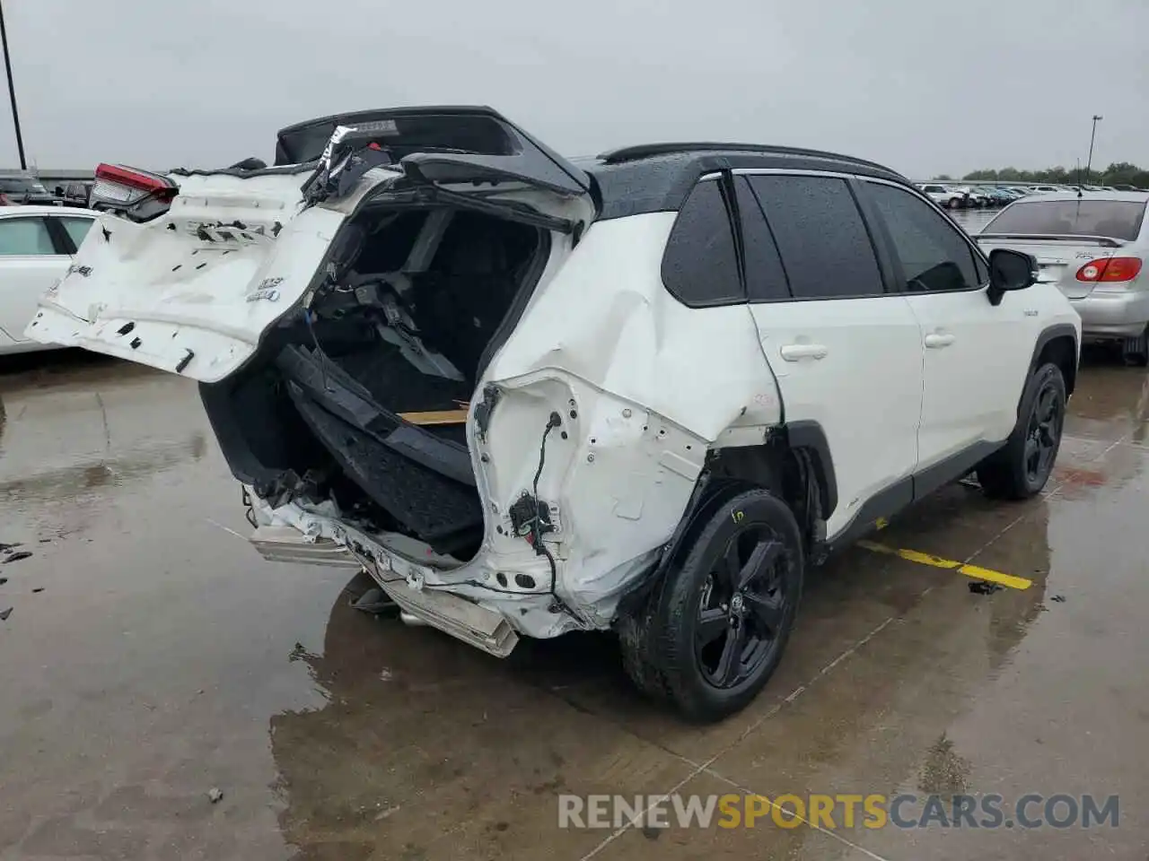 4 Photograph of a damaged car 2T3EWRFV7KW006890 TOYOTA RAV4 2019